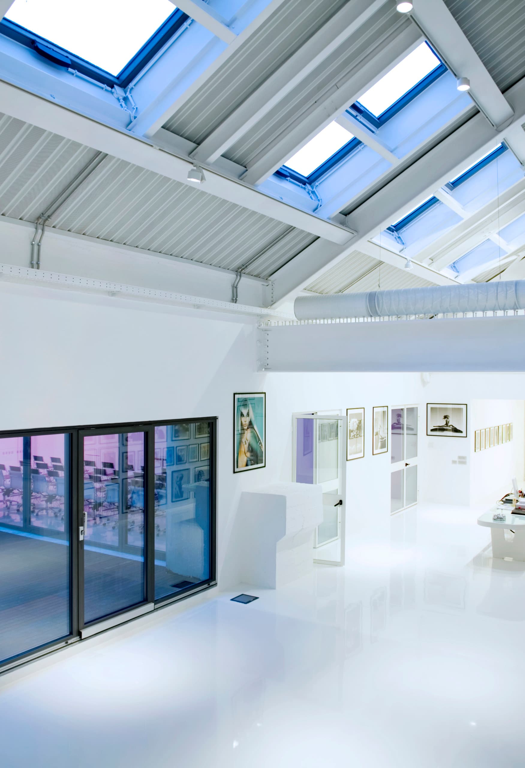 ERCO Optec Strahler im Aldo Coppola Hairstylist Showroom, Mailand. Beleuchtung für Friseurtrends.
