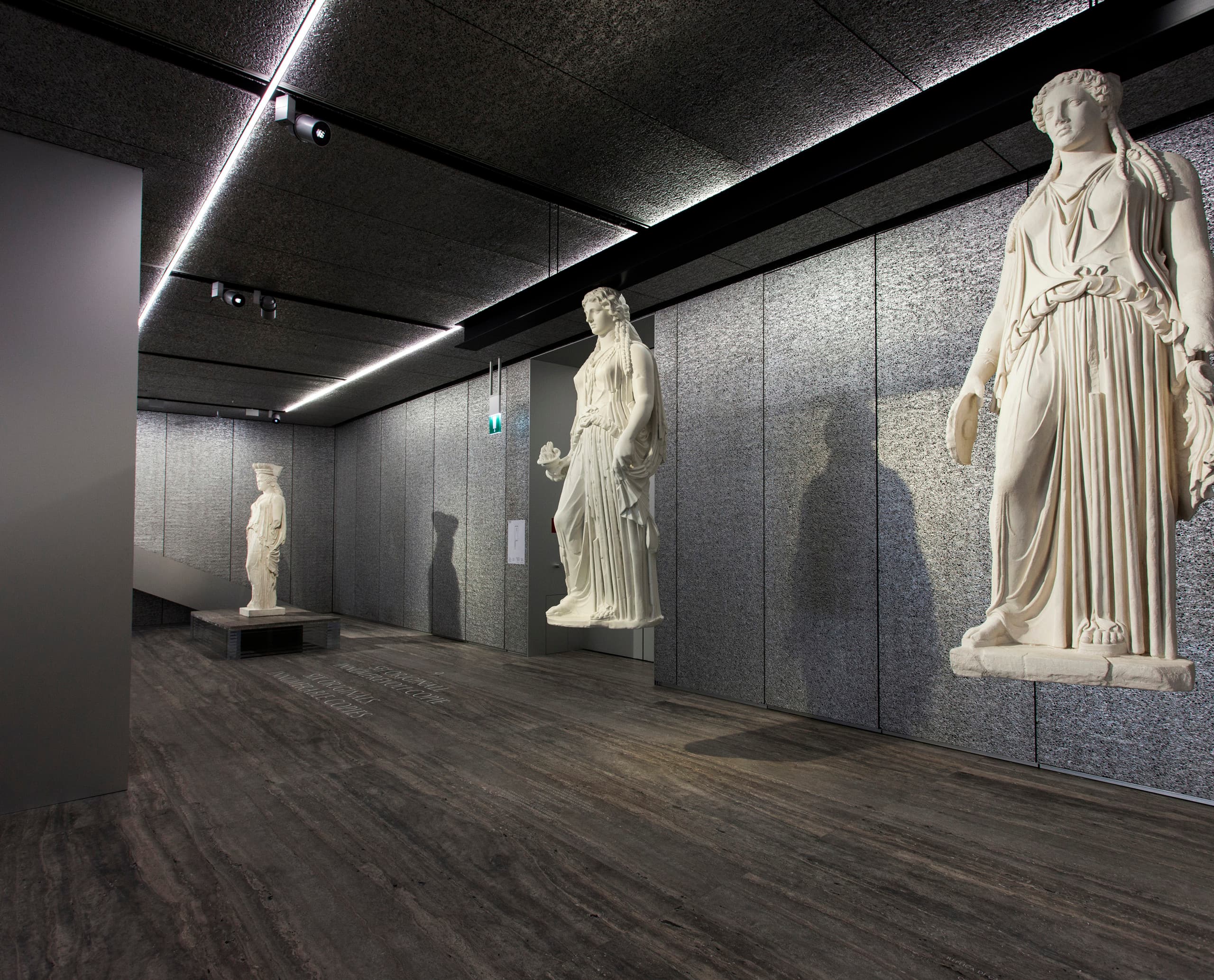 ERCO LED-Beleuchtung von Statuen im Fondazione Prada Museum, Mailand.