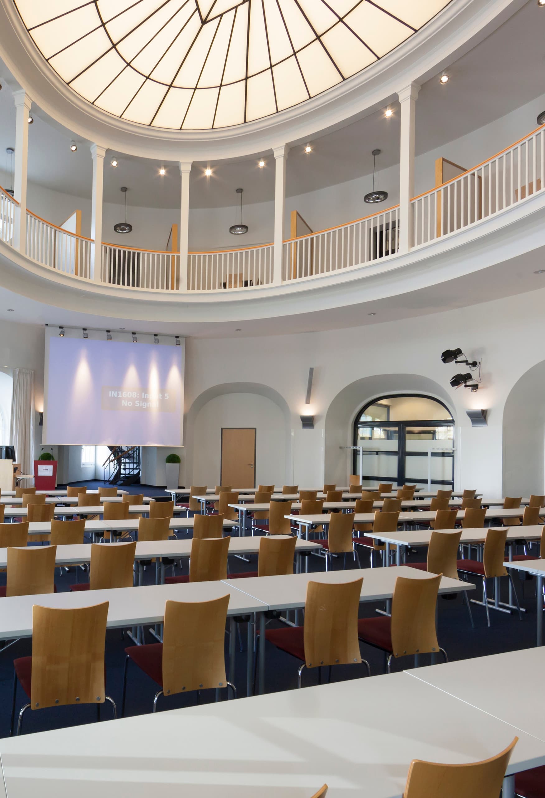 ERCO Parscan Strahler beleuchten den Moot Court der Bucerius Law School in Hamburg.