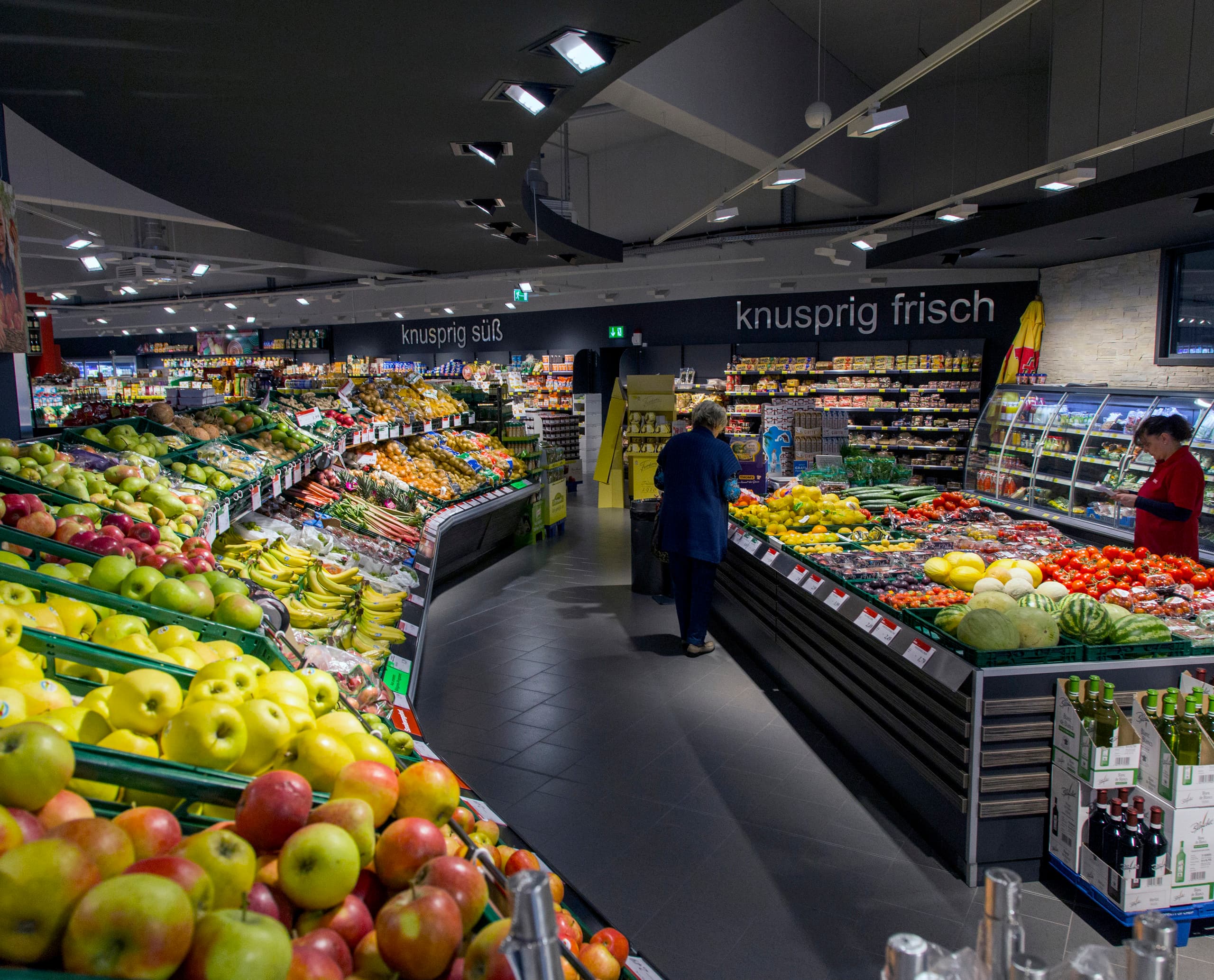 REWE Supermarkt Hohenlimburg mit Opton LED Akzentbeleuchtung für frische Produkte.
