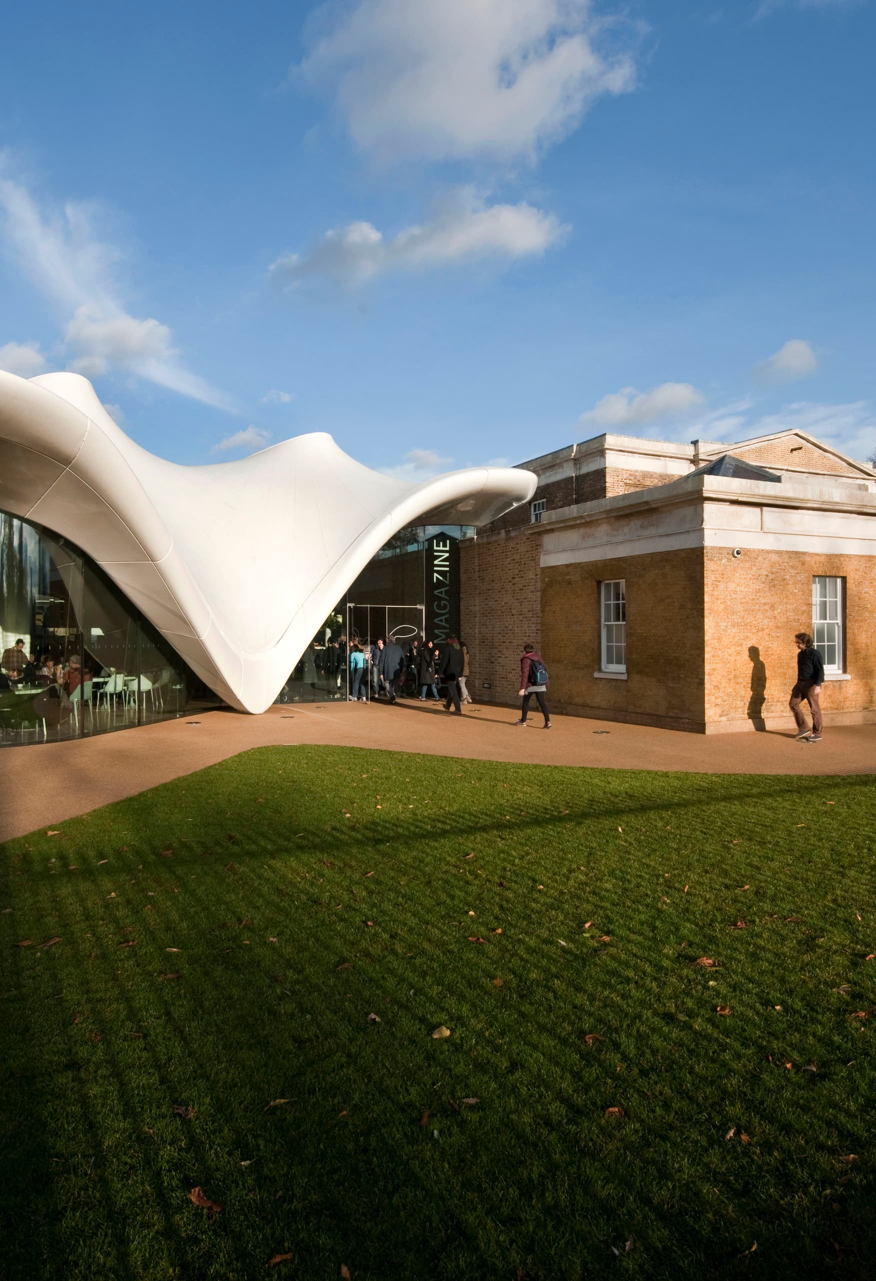 Serpentine Sackler Gallery, London: Zaha Hadids skulpturale Erweiterung mit ERCO Licht.
