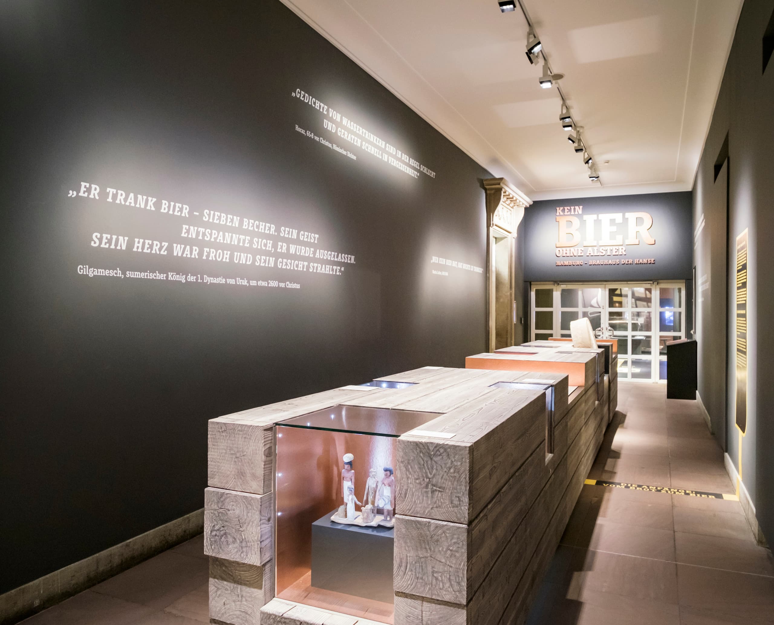 ERCO Lichtakzente in der Ausstellung „Kein Bier ohne Alster“ im Museum für Hamburgische Geschichte.