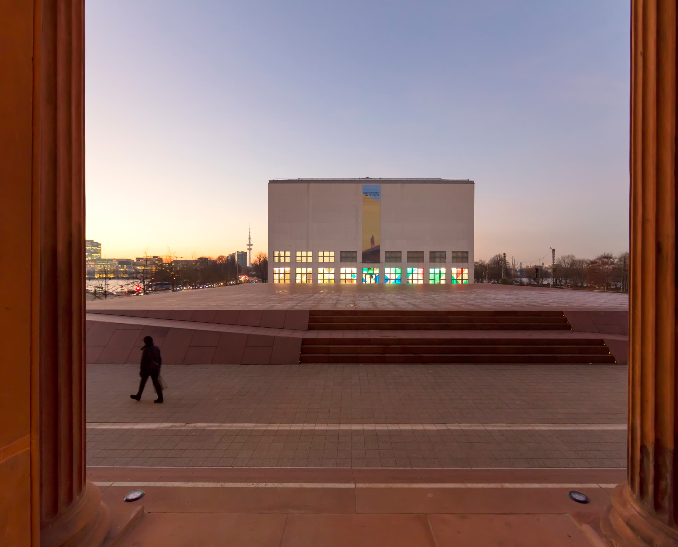 Hamburger Kunsthalle Fassade mit ERCO LED-Beleuchtung nach der Sanierung.