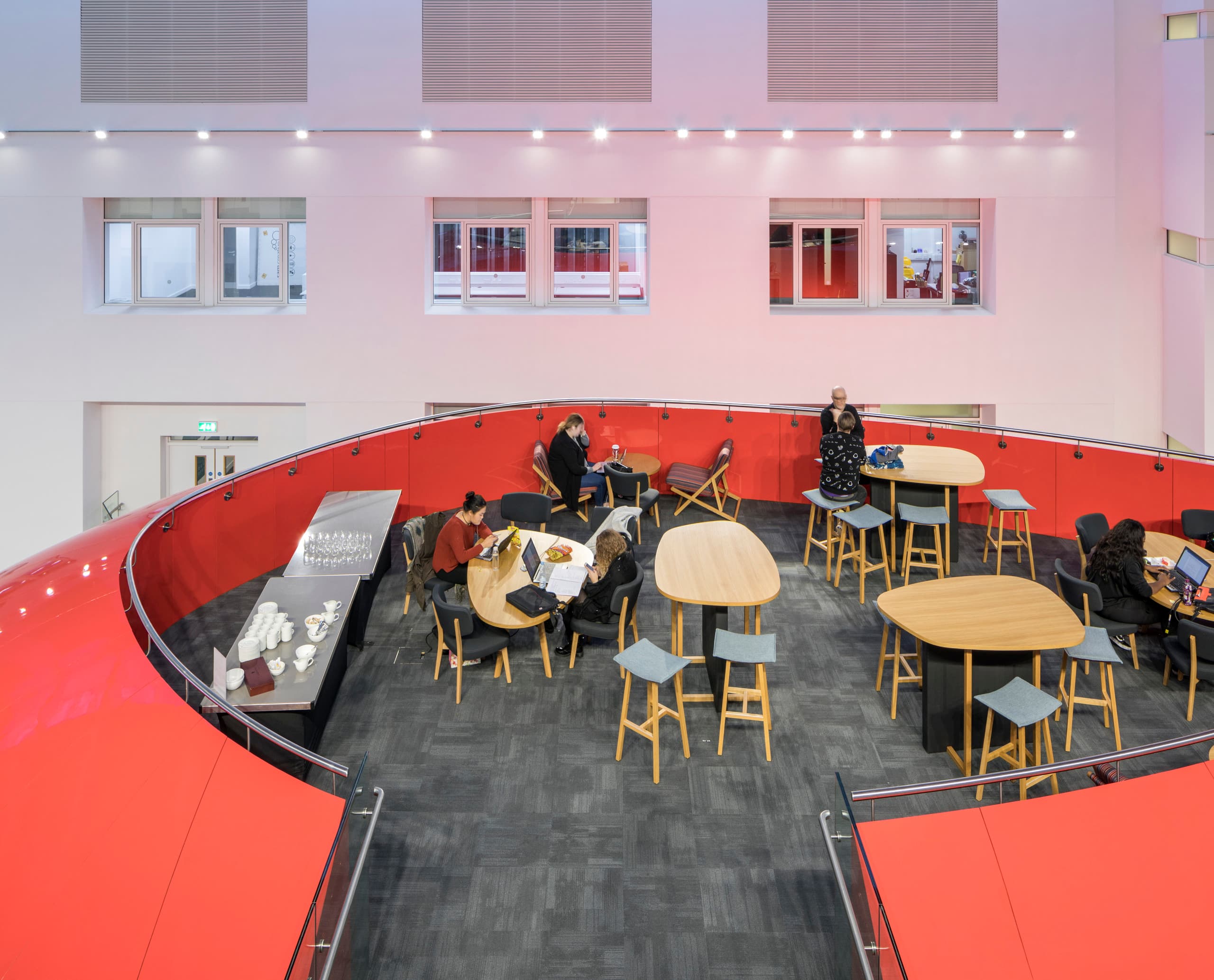 Spark Building, Solent University: LED-Beleuchtung für energieeffizientes Lernen.