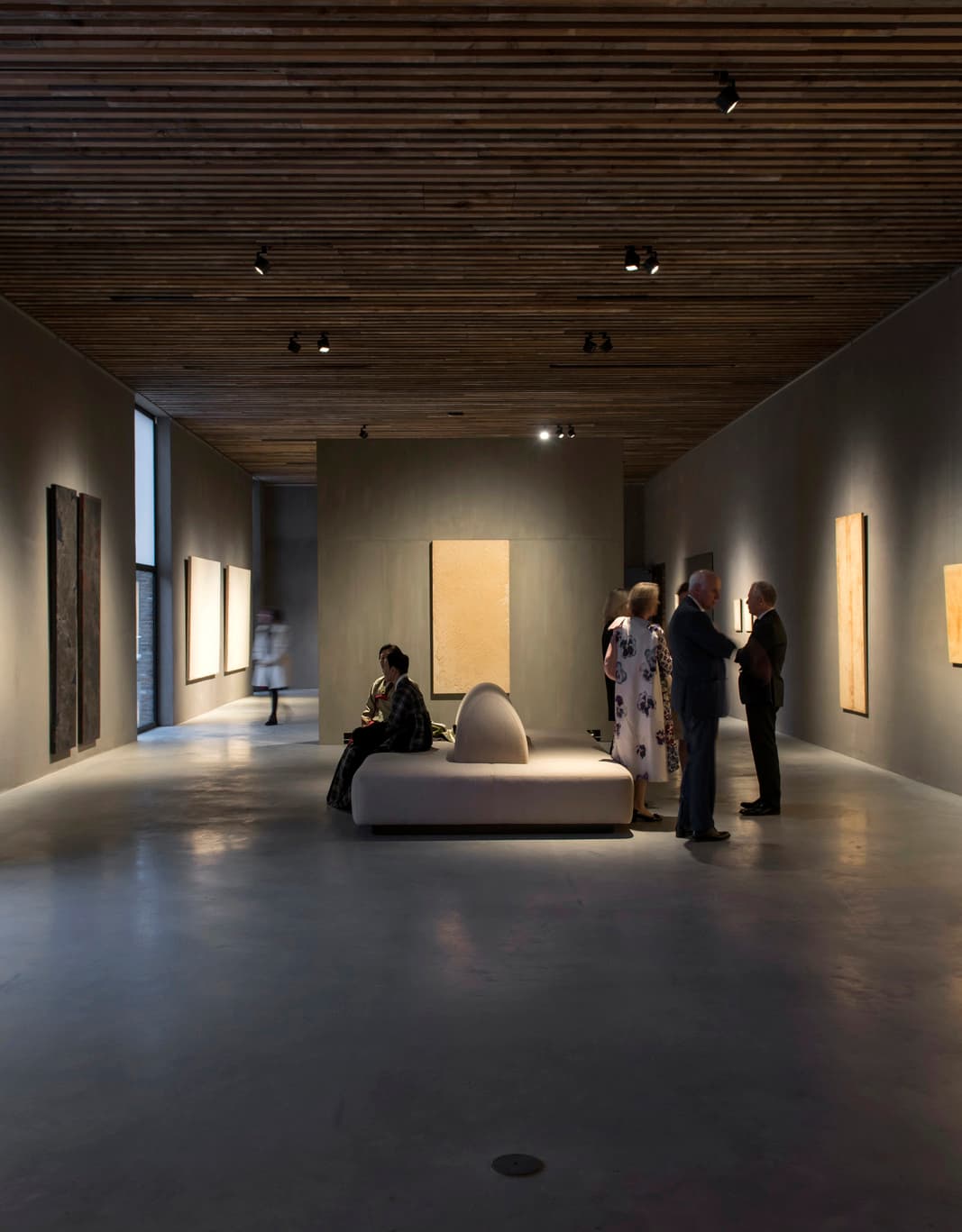ERCO Parscan Strahler beleuchten Kunst in der Axel Vervoordt Galerie, Belgien.