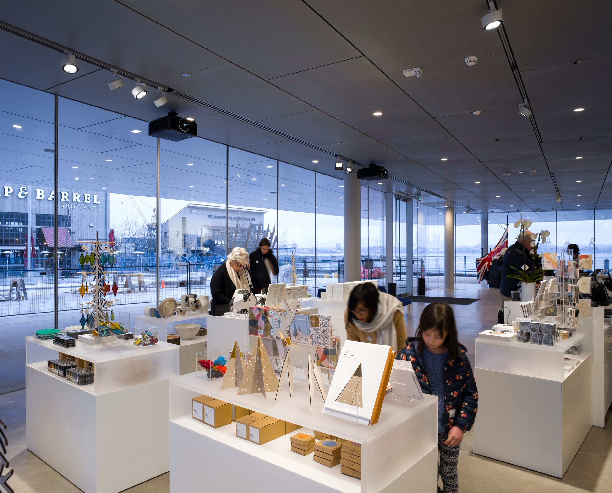 Polygon Gallery Shop mit ERCO LED-Leuchten für flexible Warenpräsentation in Vancouver.