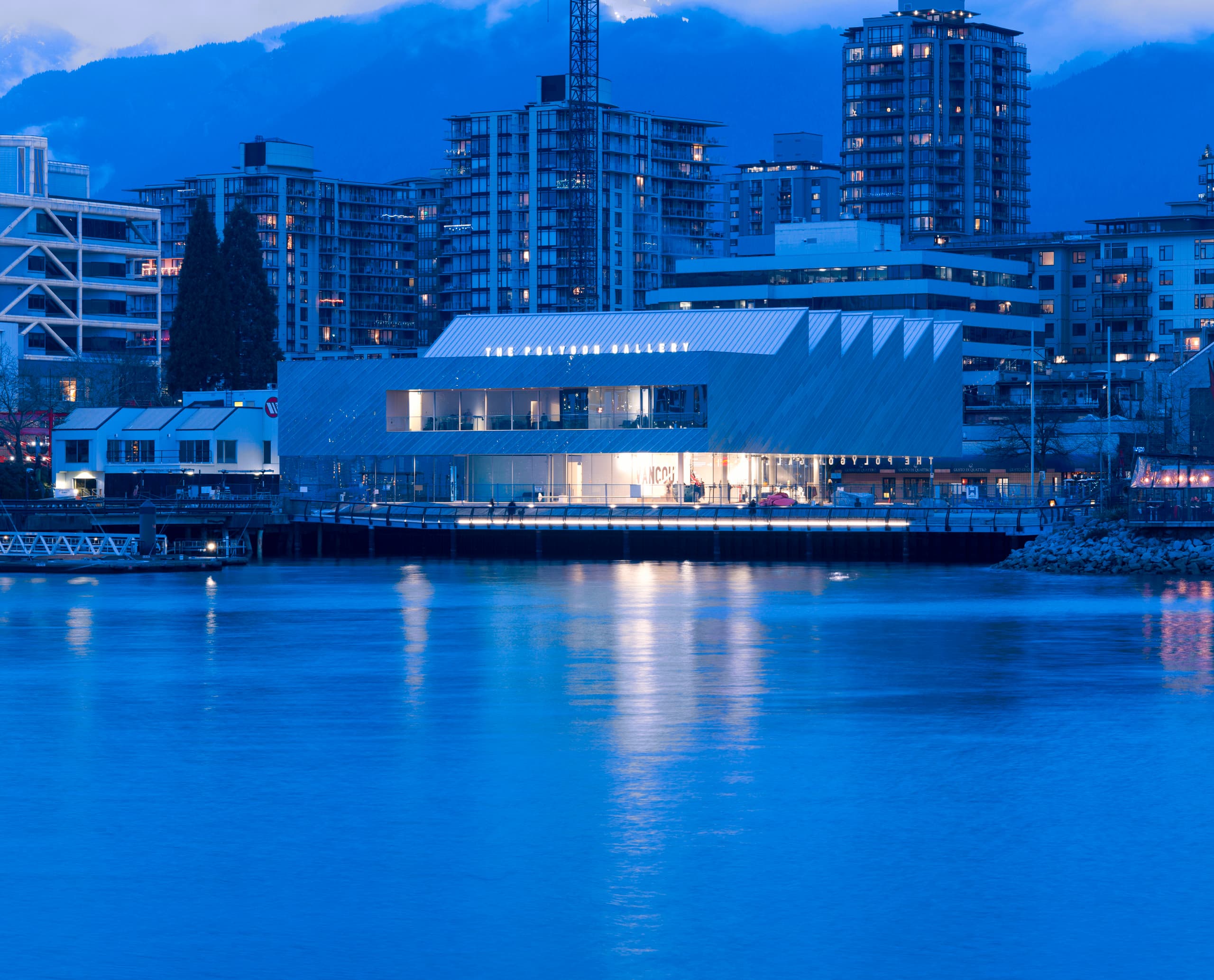 Polygon Gallery, ein Kunstmuseum in North Vancouver, beleuchtet mit ERCO LED-Licht.
