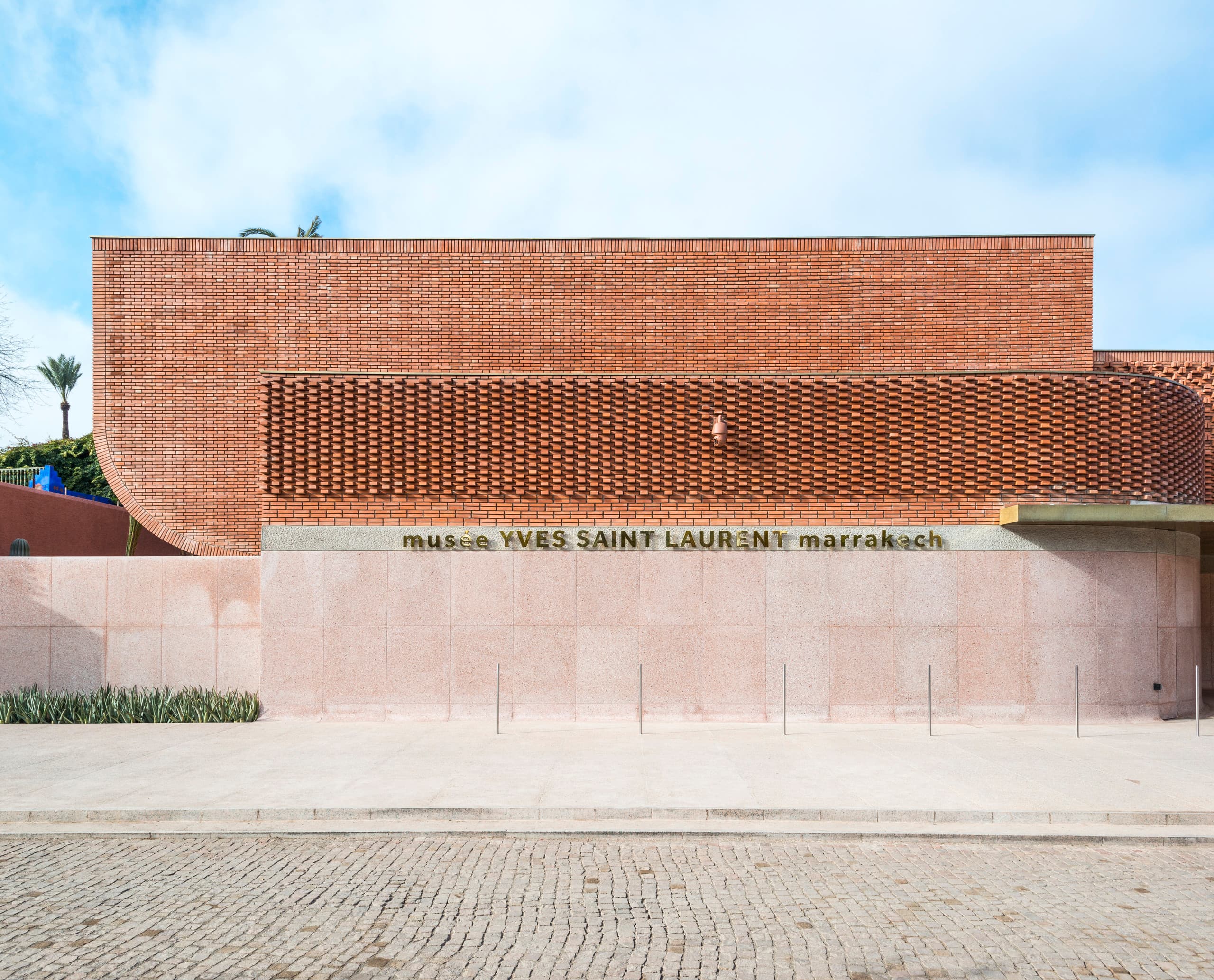 Yves Saint Laurent Museum Marrakesch: Zeitgenössische Museumsarchitektur mit ERCO LED-Beleuchtung.