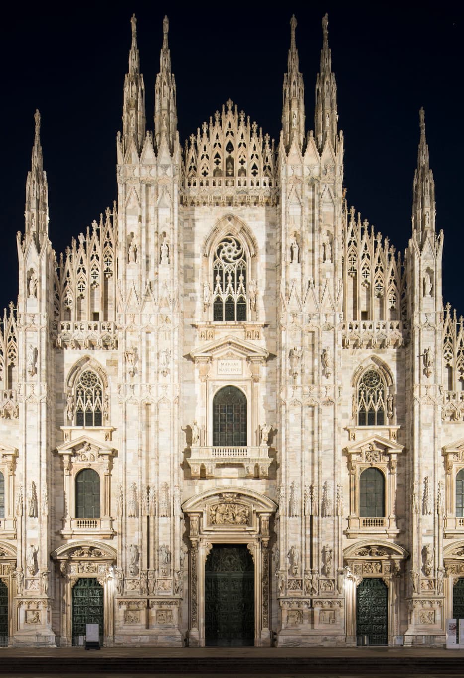 Mailänder Dom: Die Fassade erstrahlt dank ERCO LED-Strahlern in neuem Licht.