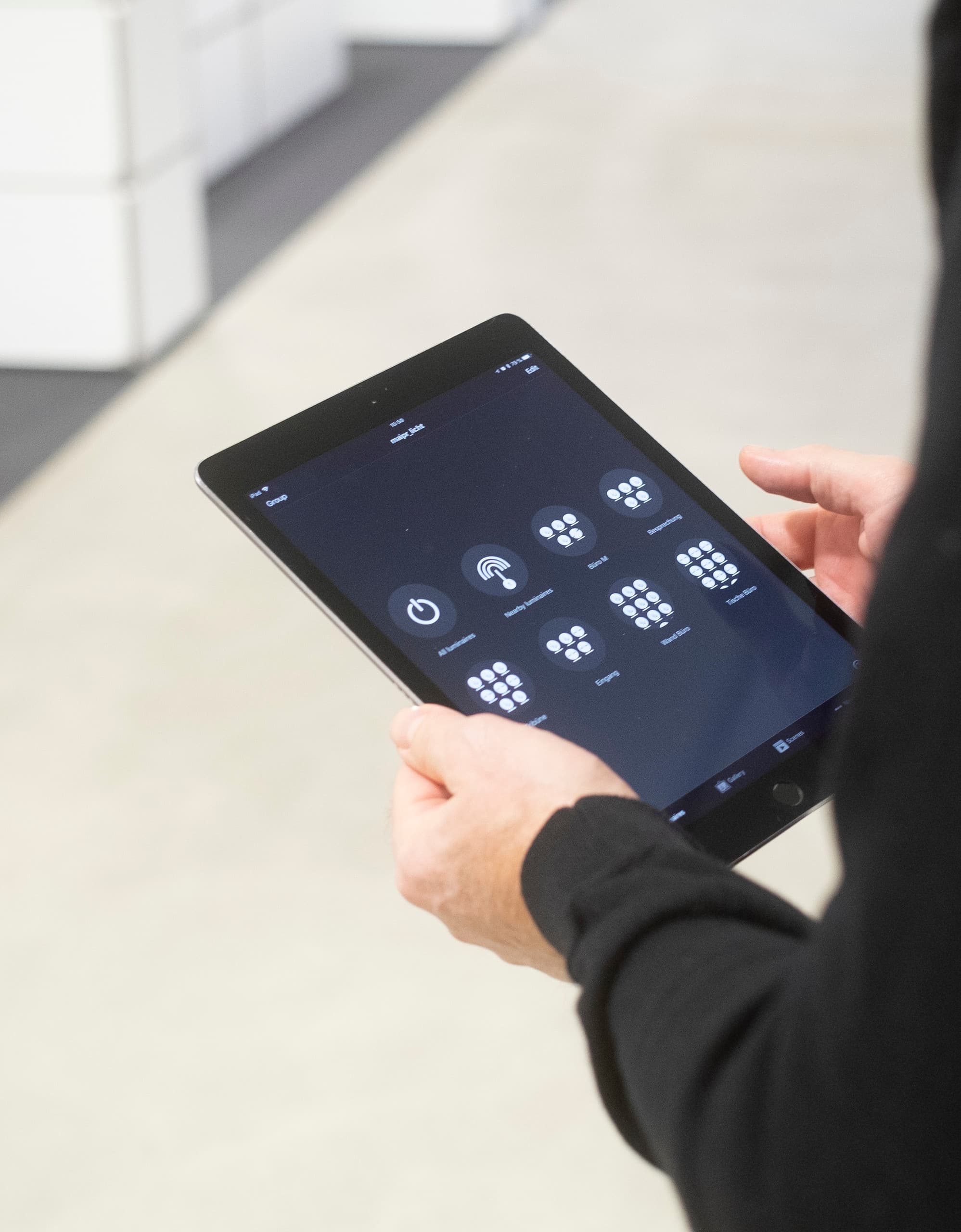 ERCO Casambi App auf einem Tablet zur drahtlosen Steuerung von ERCO Leuchten.
