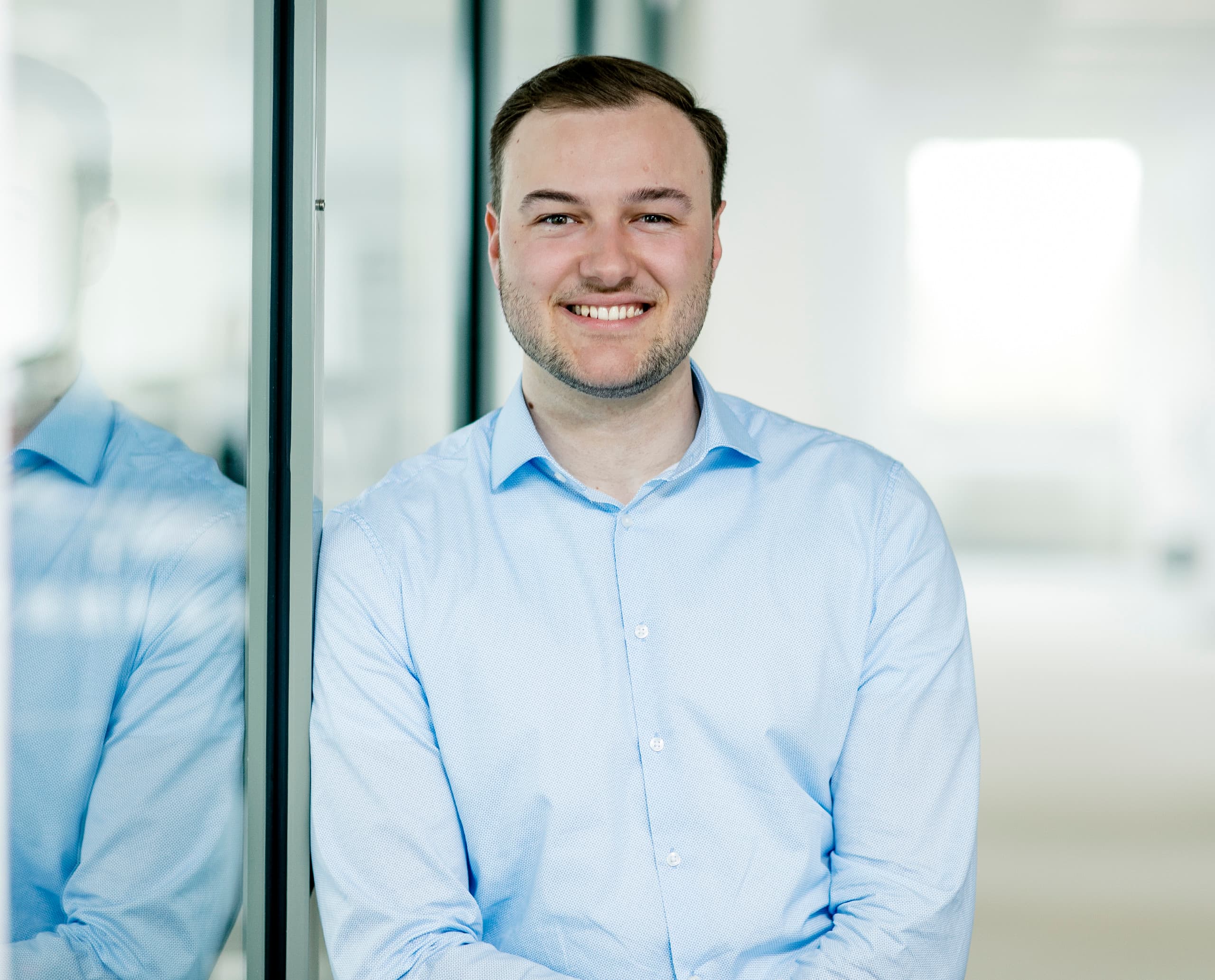 Johannes Heratsch, Systemingenieur bei ERCO, gestaltet innovative Lichtlösungen im Elektronikbereich.