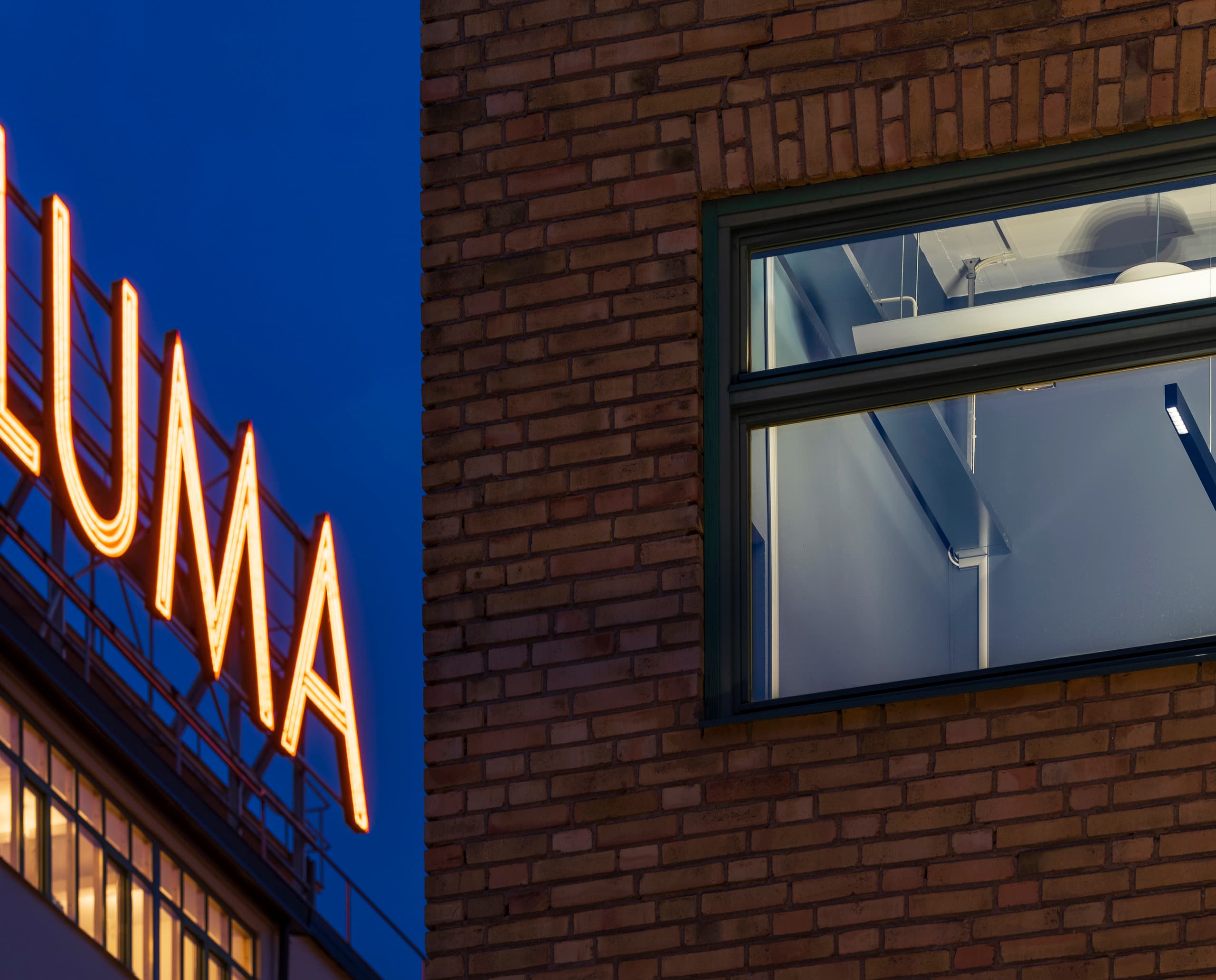 Das Luma-Gebäude in Stockholm mit ERCO LED-Beleuchtung für flexible Arbeitsbereiche.