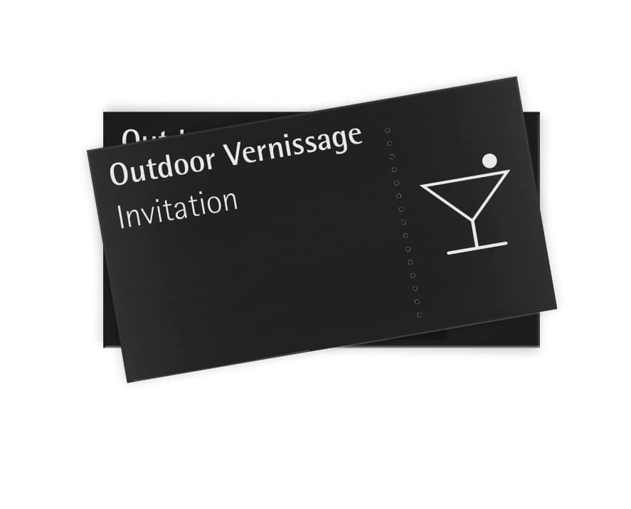 Einladung zur Outdoor-Vernissage, um kulturelle Erlebnisse im Freien zu feiern.