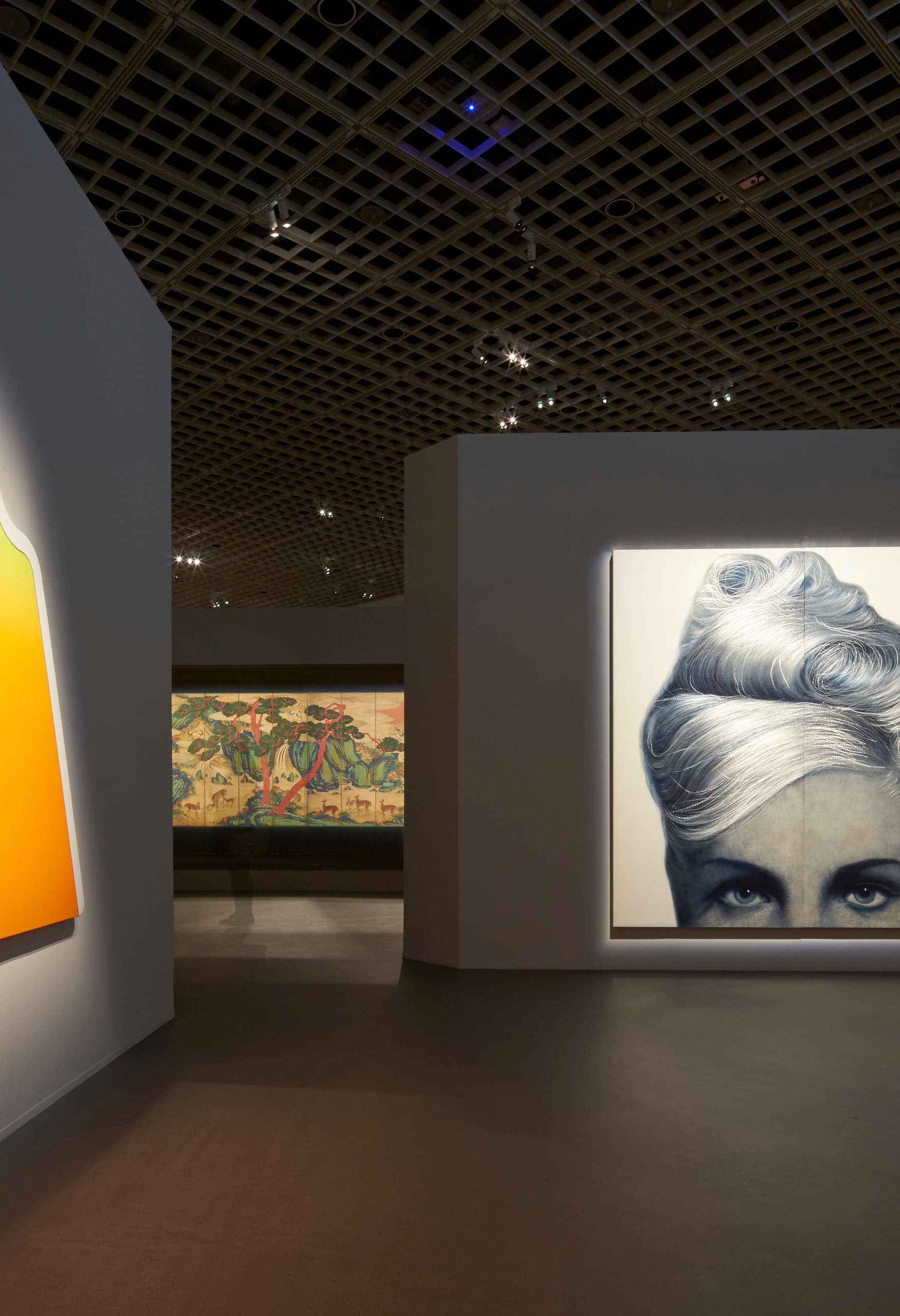 Kunstausstellung im Amorepacific Museum of Art, Seoul, beleuchtet mit ERCO Strahlern.