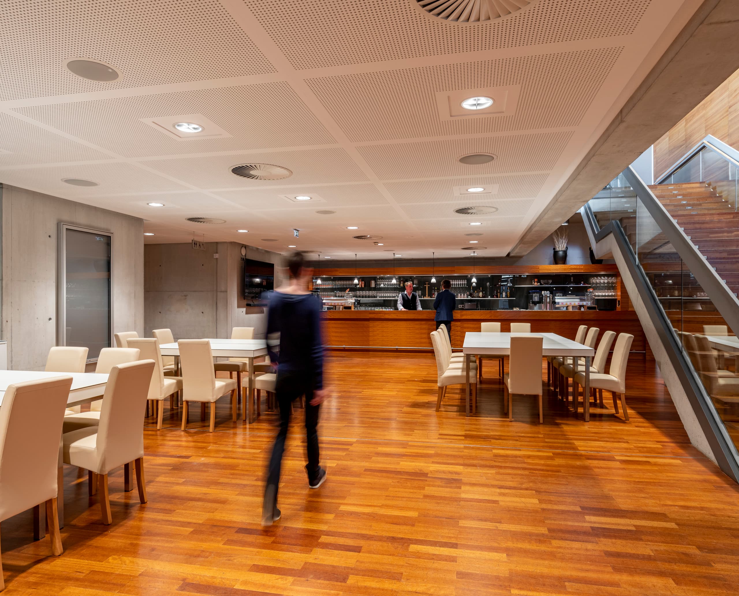 ERCO LED-Beleuchtung im Ferry Porsche Congress Center für hohe Energieeffizienz und modernes Design.