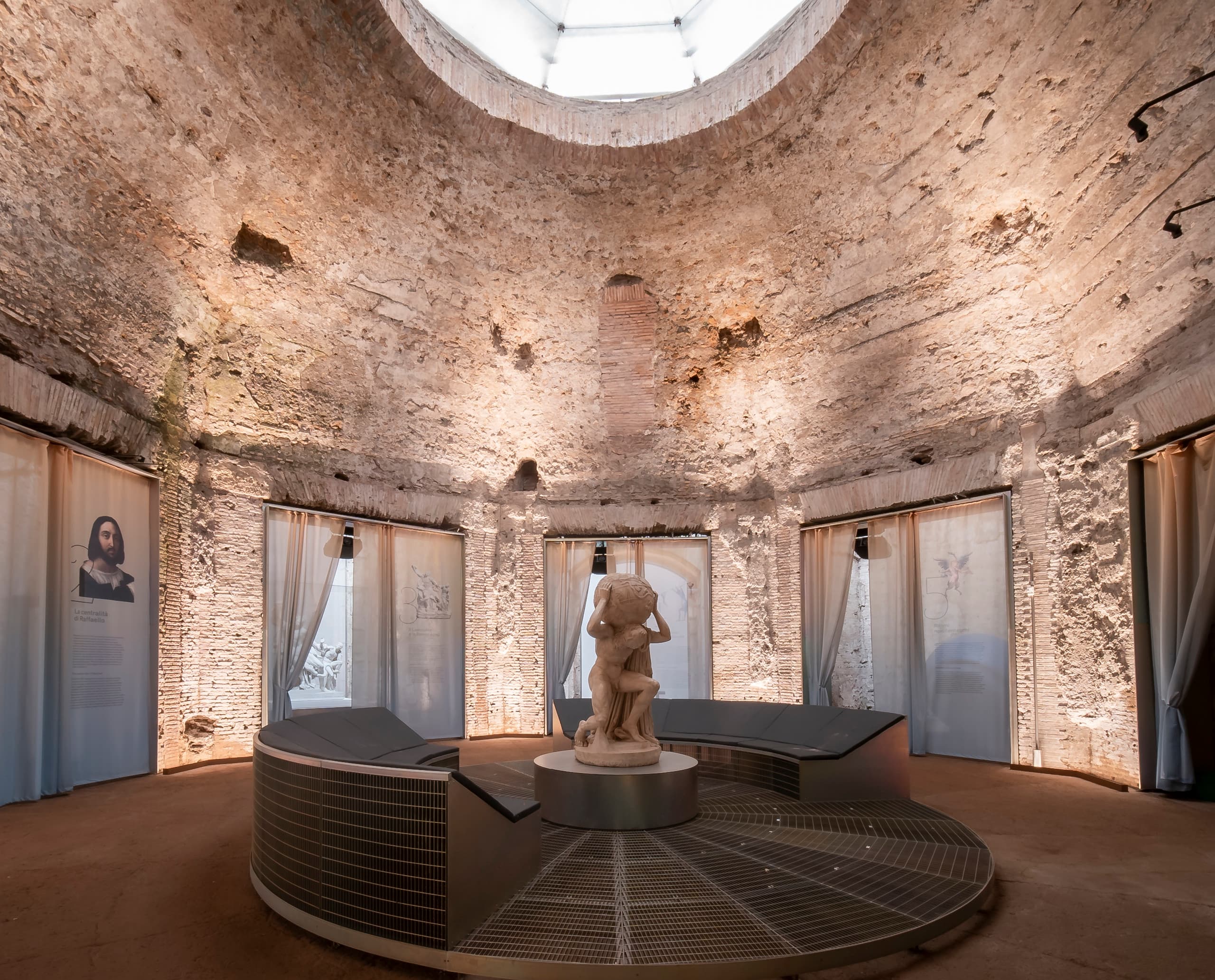 ERCO Kona Strahler beleuchten die Domus Aurea in Rom und heben die Architektur hervor.
