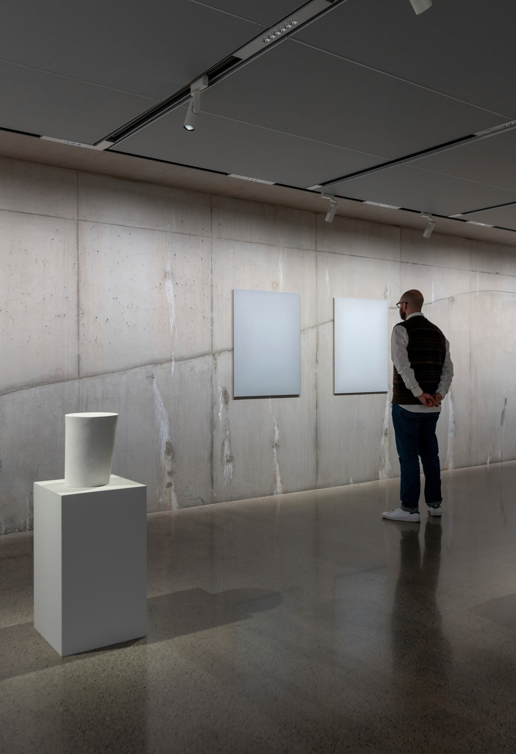 Kunsthalle Stockholm mit ERCO Beleuchtung: Parscan Strahler und Eclipse Spots für flexible Ausstellungen.