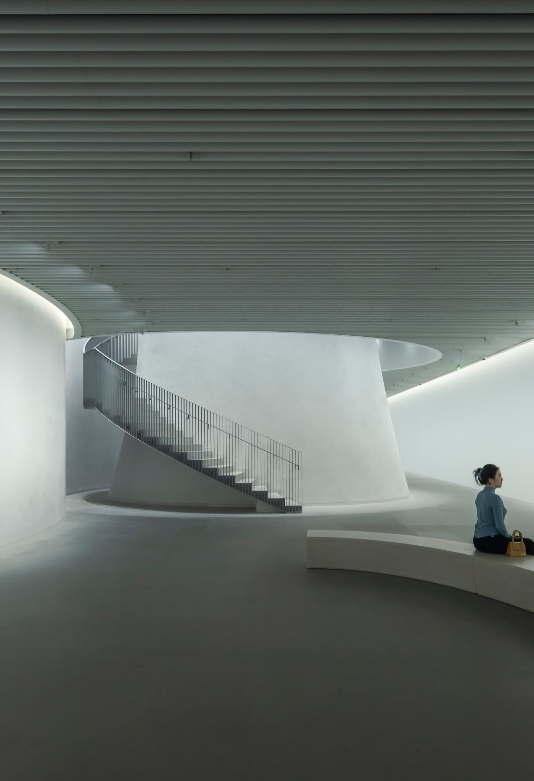 ERCO Beleuchtung im Aurora Museum A2, Shanghai, mit präzisen Oseris Strahlern und Quintessence Deckeneinbauleuchten.