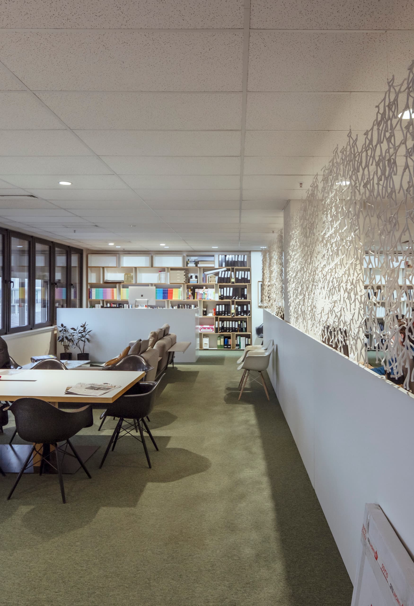 ERCO Downlights im Büro Lovell Chen in Melbourne, unterstützen das Wohlbefinden durch Human Centric Lighting.