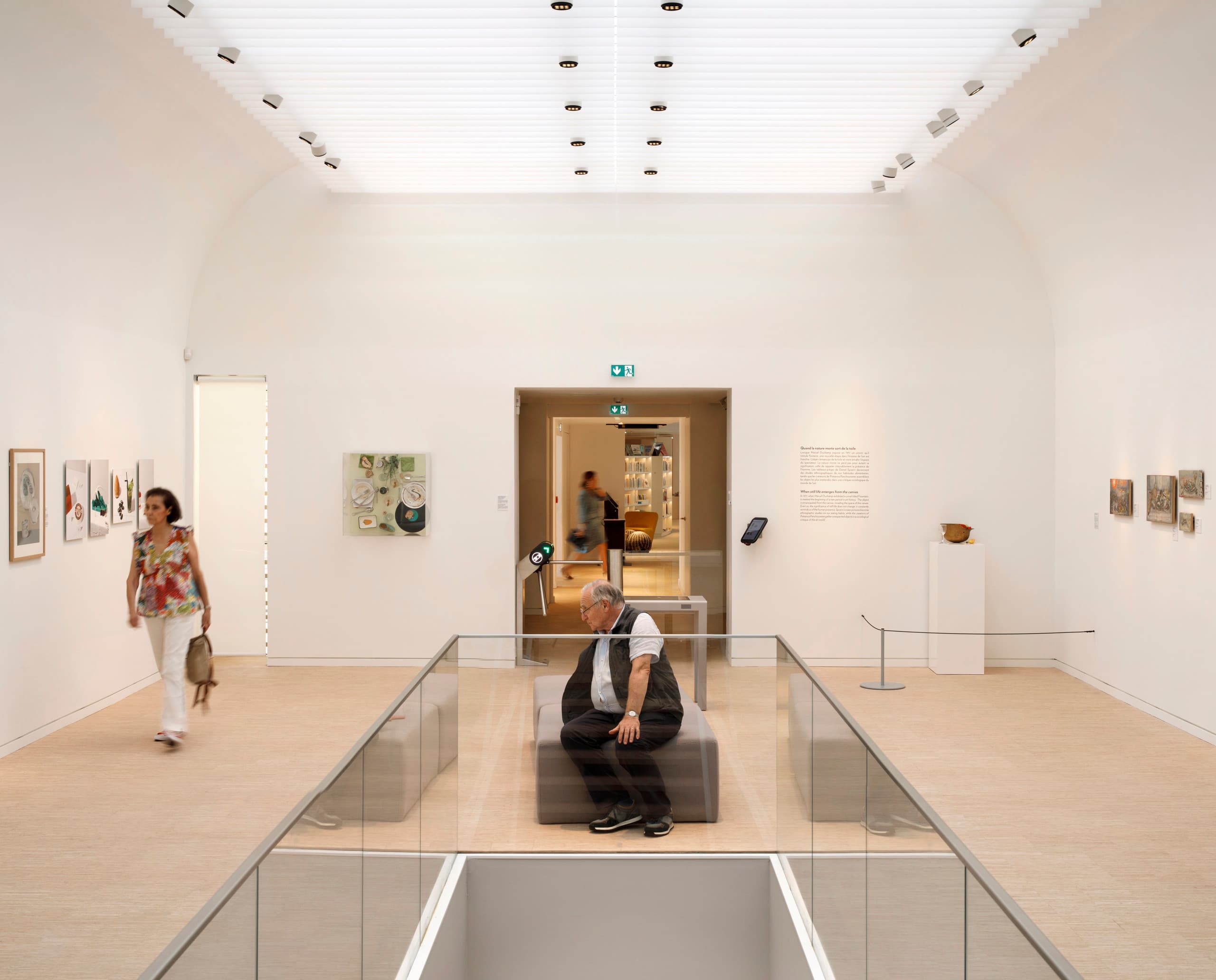 ERCO Parscan Strahler beleuchten Kunst in Les Franciscaines, Deauville.