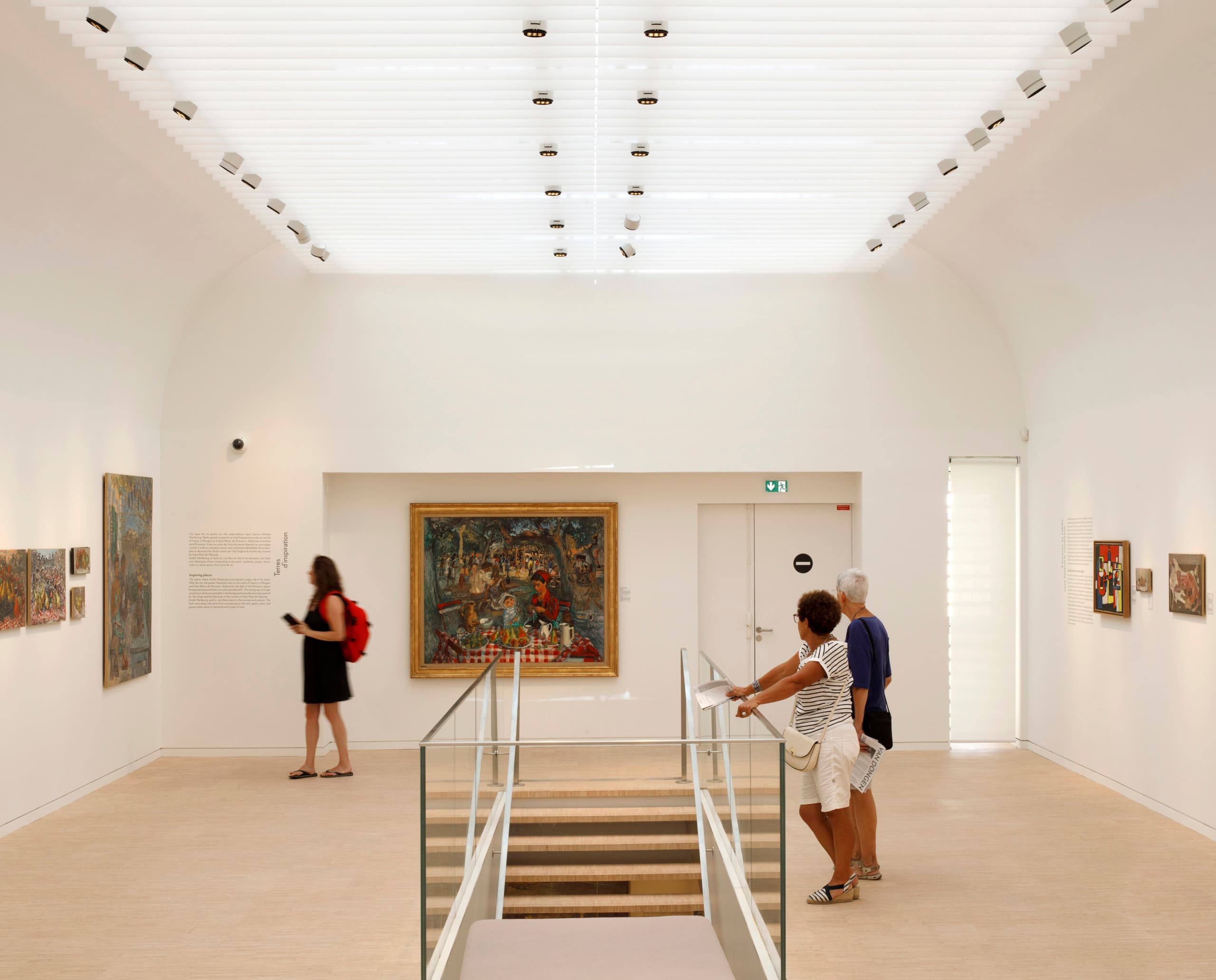 ERCO Parscan Strahler beleuchten Kunstwerke im Les Franciscaines Museum, Deauville.