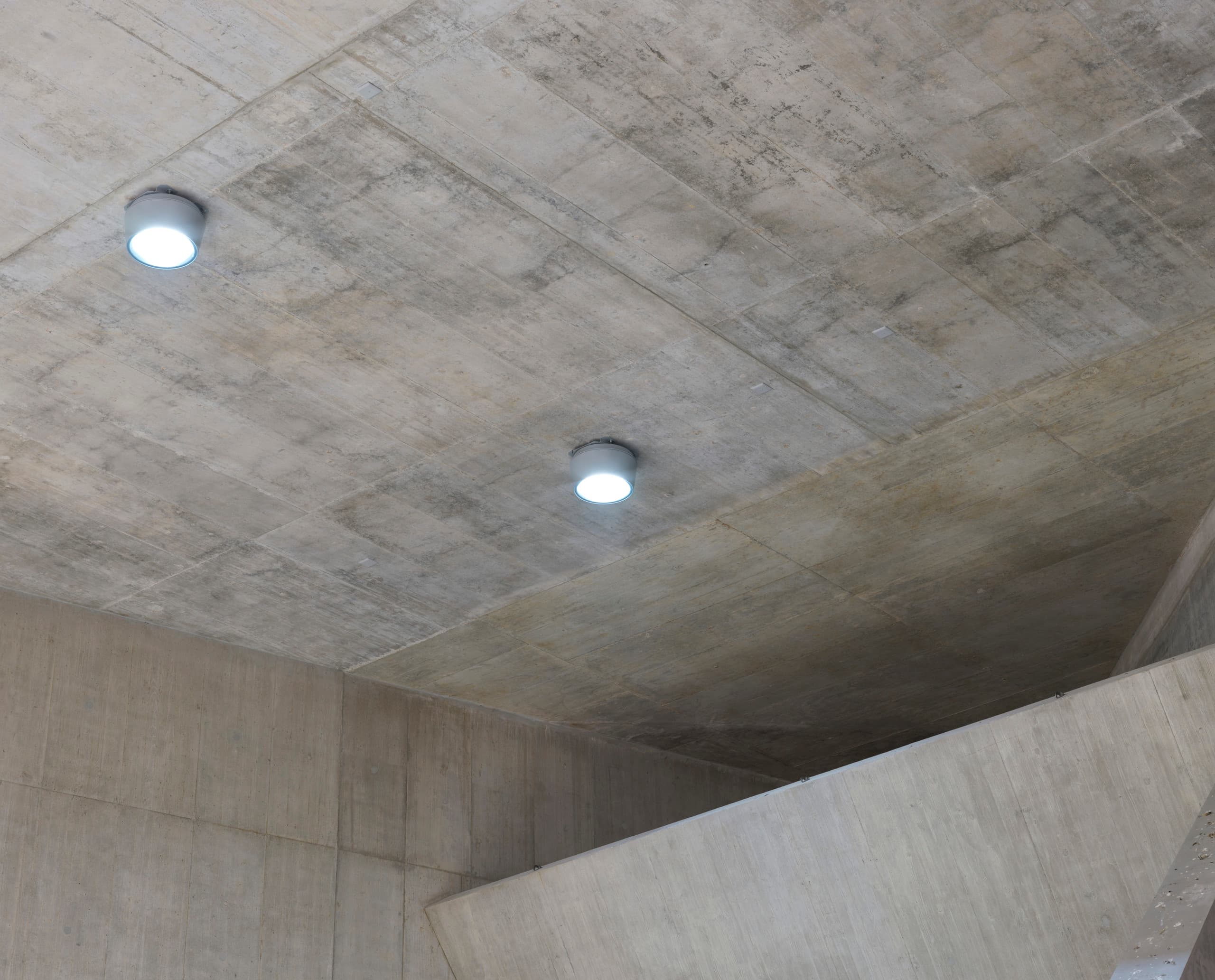 ERCO LED Downlights für blendfreie Beleuchtung im Stade de la Tuilière, Lausanne.