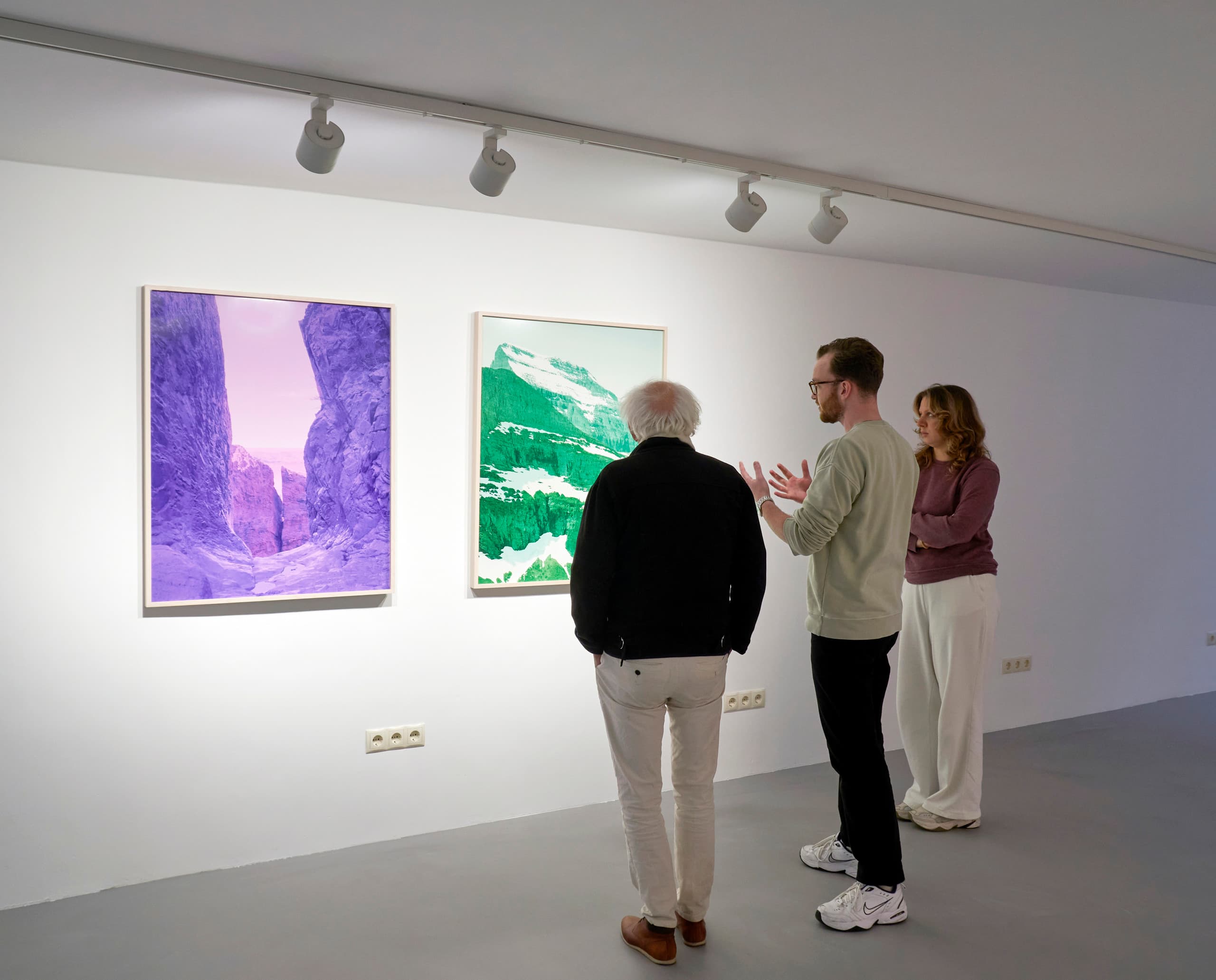 ERCO Parscan Strahler beleuchten Kunstwerke in der Enari Galerie, Amsterdam.