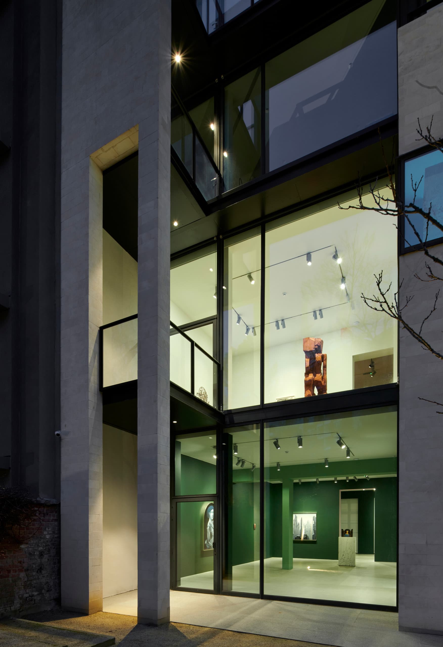 Xavier Hufkens Galerie in Brüssel mit ERCO LED-Beleuchtung für flexible Kunstausstellungen.