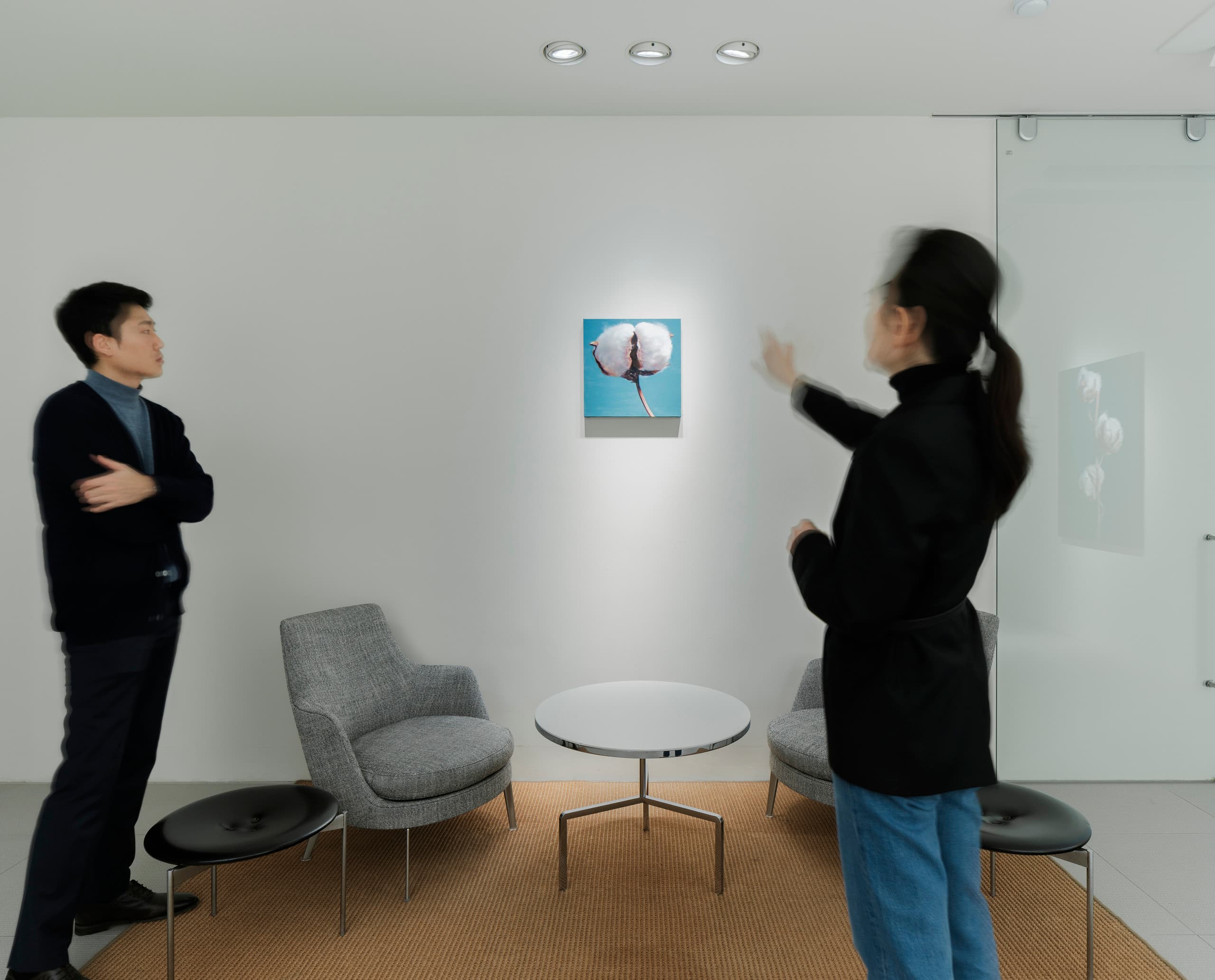ERCO Parscan Strahler beleuchten Kunst in der Johyun Galerie, Busan.