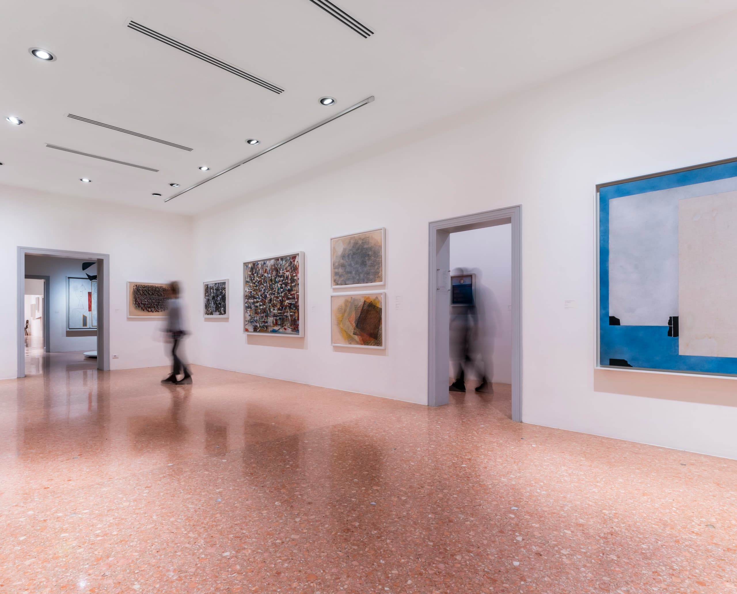 LED-Beleuchtung in der Peggy Guggenheim Collection, Venedig, für verbesserte Lichtqualität und Energieeffizienz.
