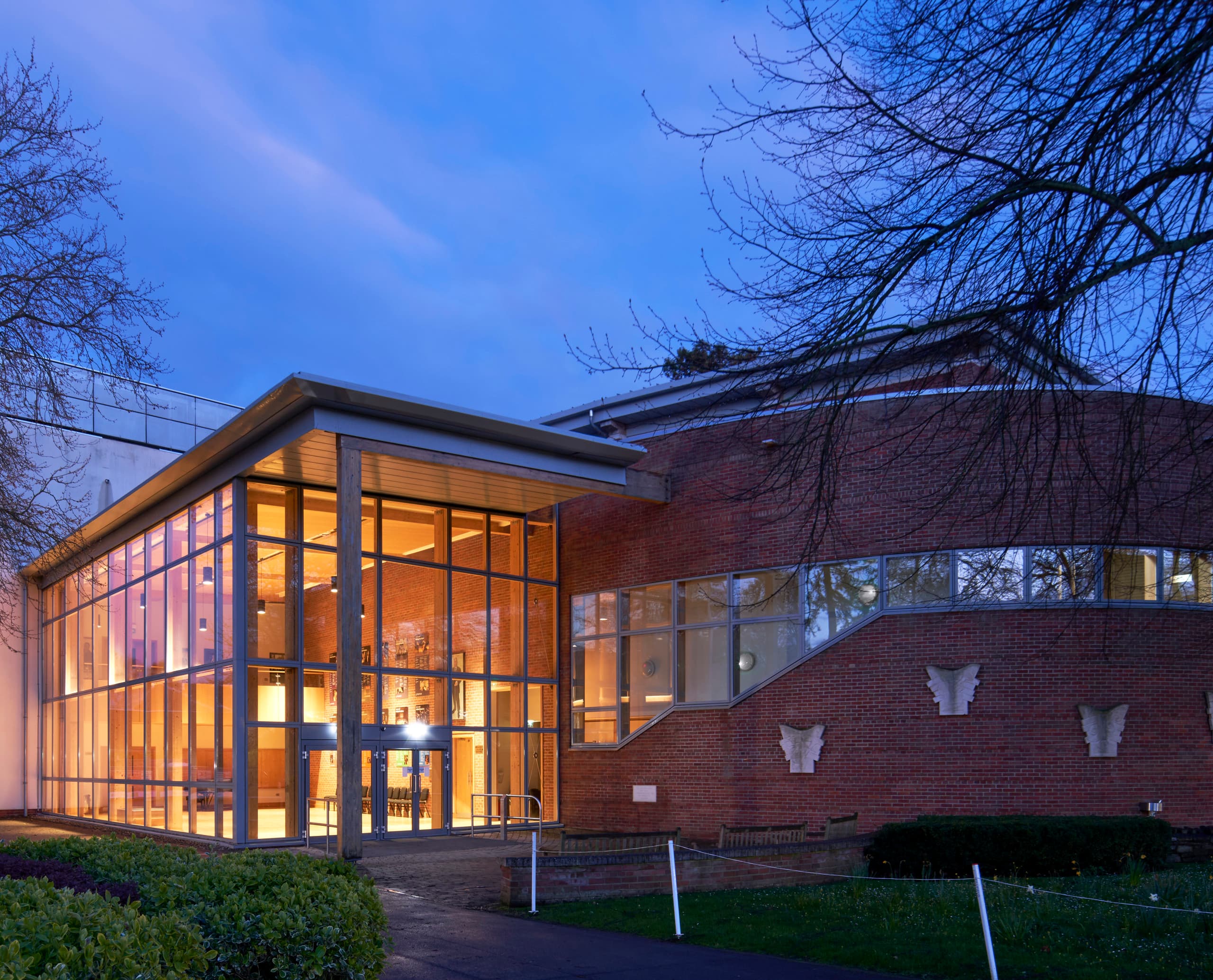 Millfield School Konzertsaal mit ERCO LED Beleuchtung für Energieeffizienz und Sehkomfort.
