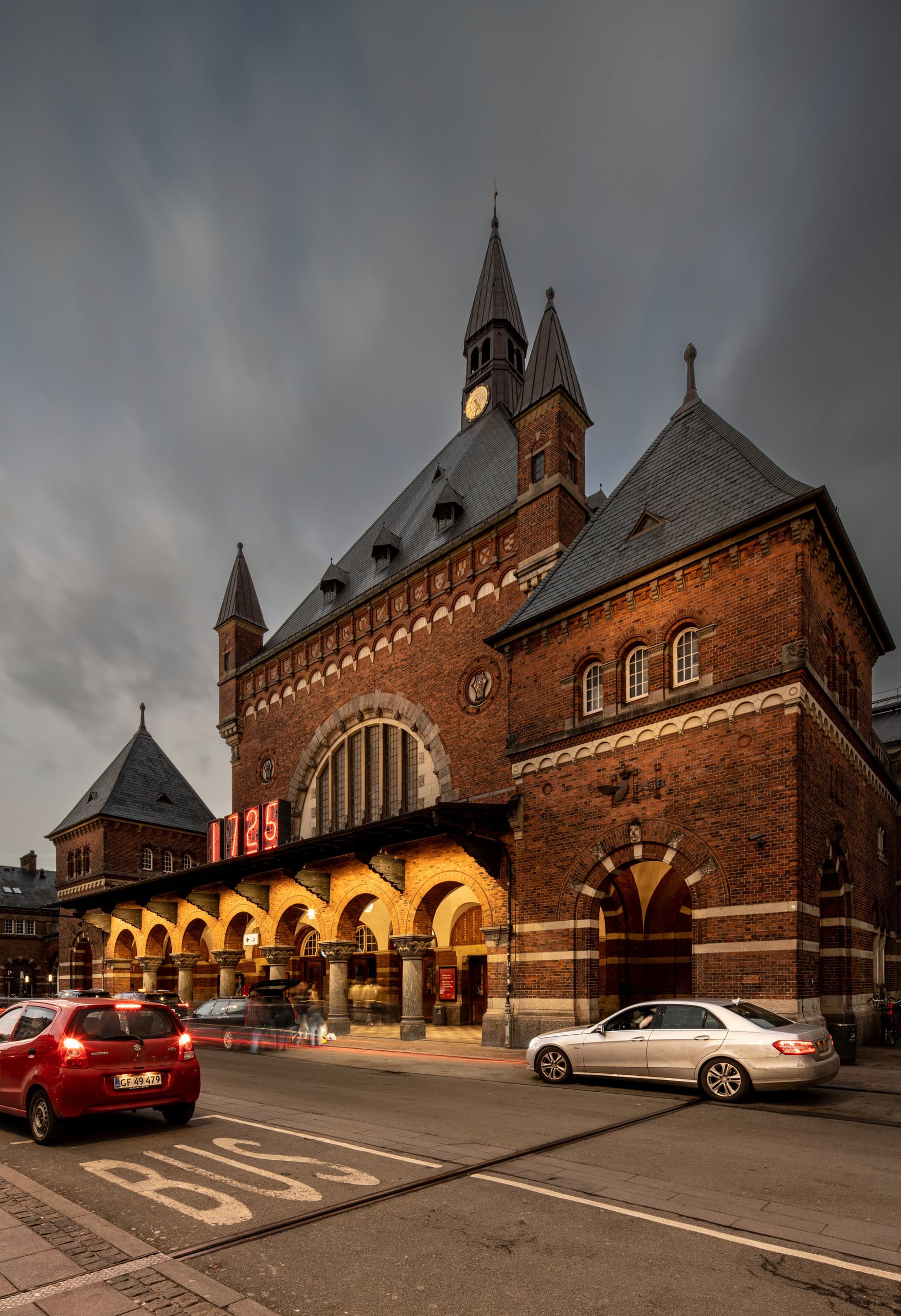 Kopenhagen Hauptbahnhof mit ERCO LED-Beleuchtung für erhöhte Sicherheit und Energieeffizienz.