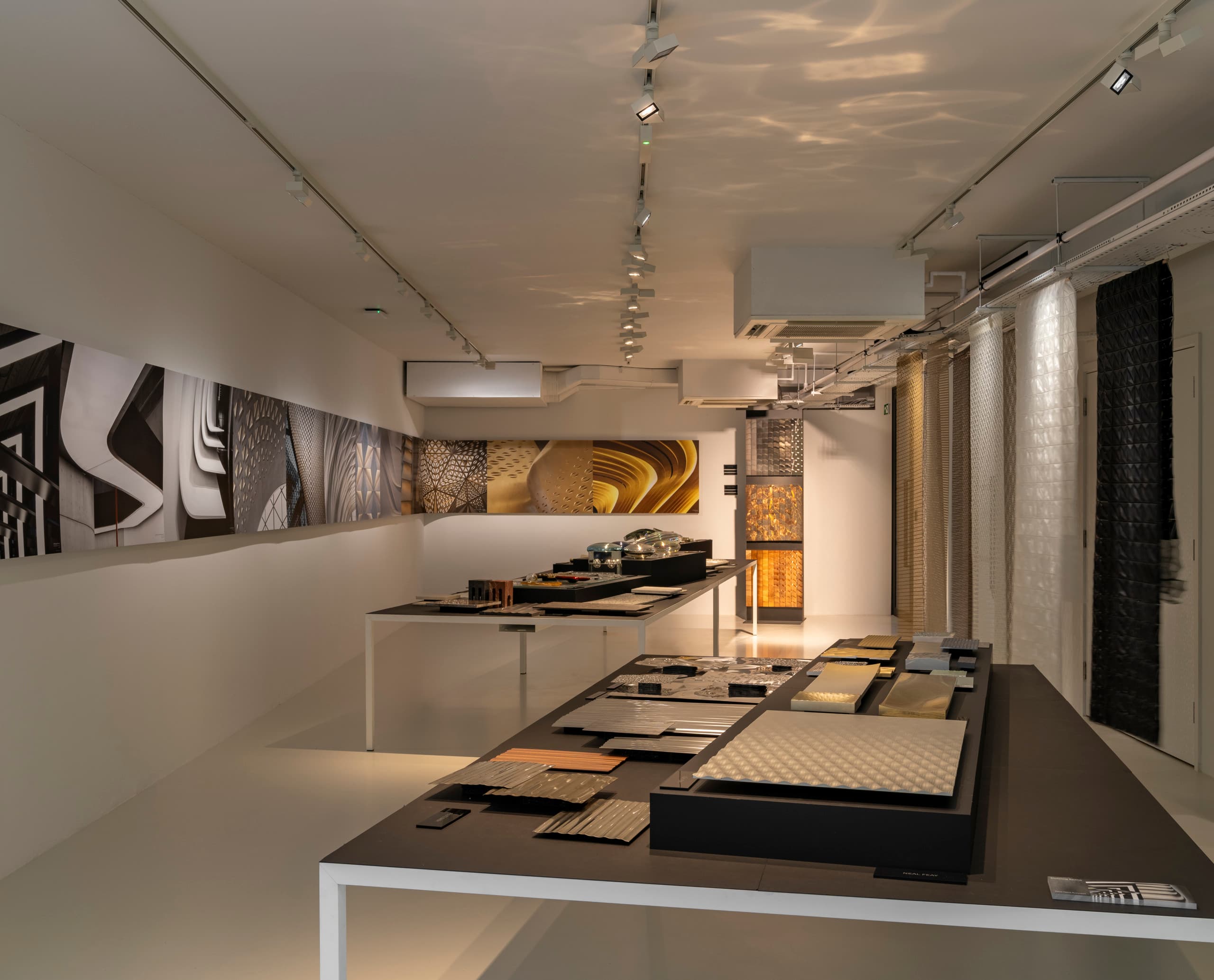 ERCO Beleuchtung im Zaha Hadid Büro London: Flexible Arbeitsbereiche mit Opton Strahlern und Jilly Downlights.