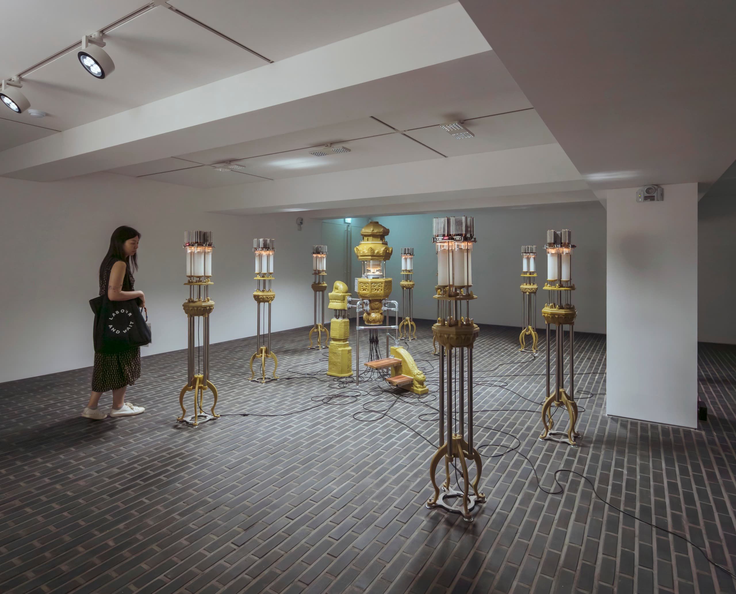 ERCO Jilly Downlights beleuchten Kunstobjekte in der Arario Gallery, Seoul.