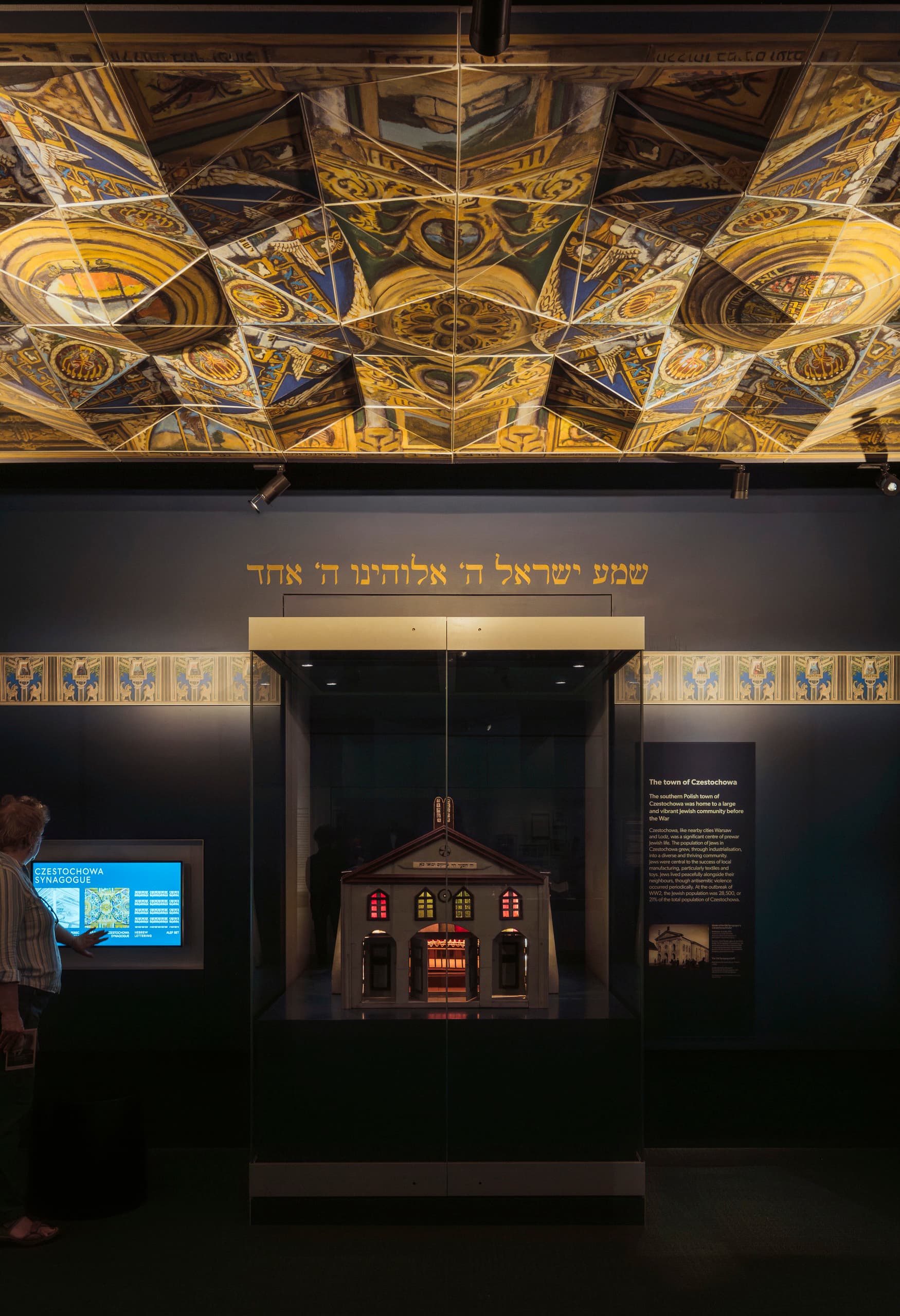 ERCO Parscan Strahler beleuchten die rekonstruierte Synagogendecke im Melbourne Holocaust Museum.