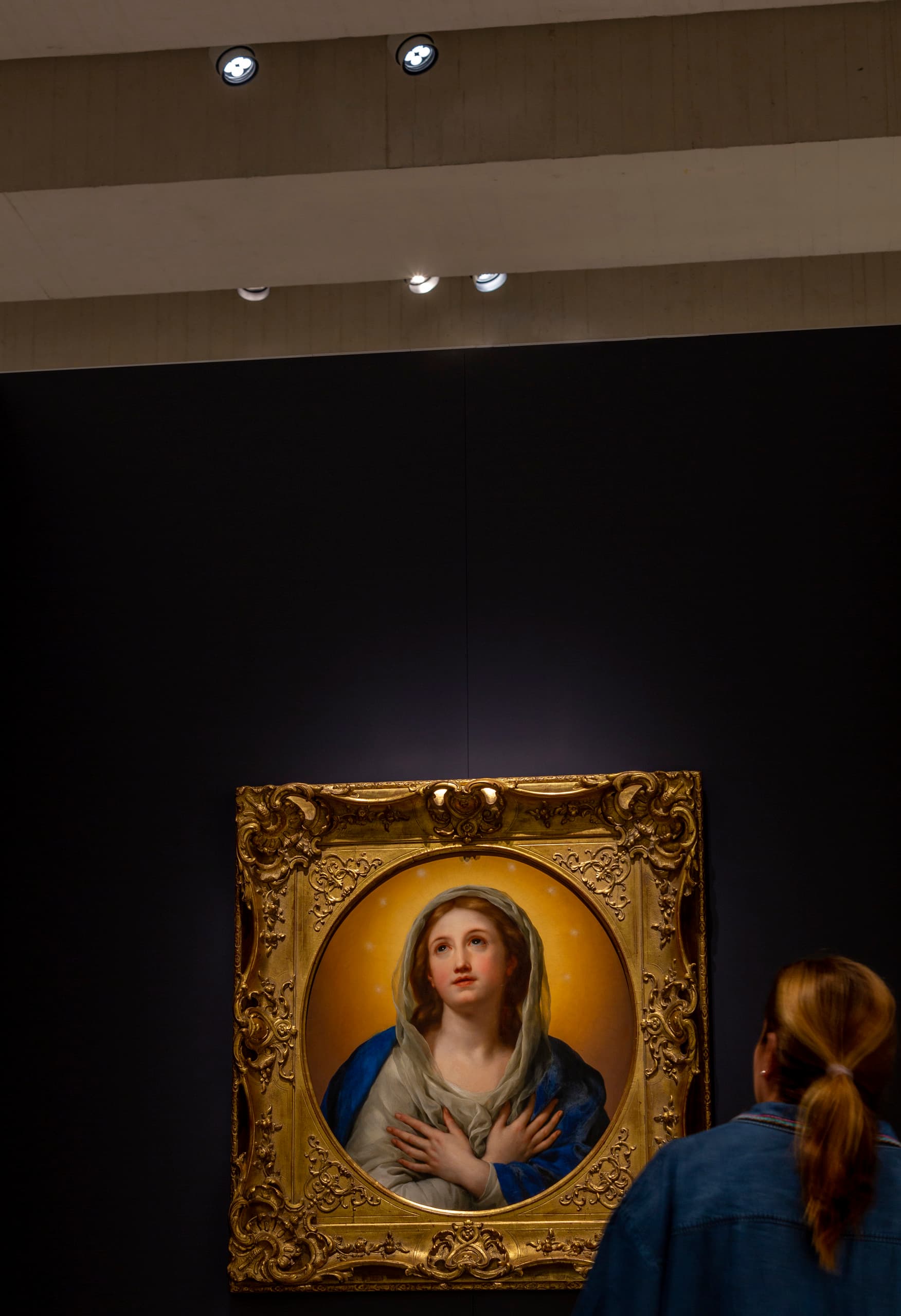 Gemälde der Jungfrau Maria, beleuchtet durch ERCO LED-Strahler in der Galería de las Colecciones Reales.