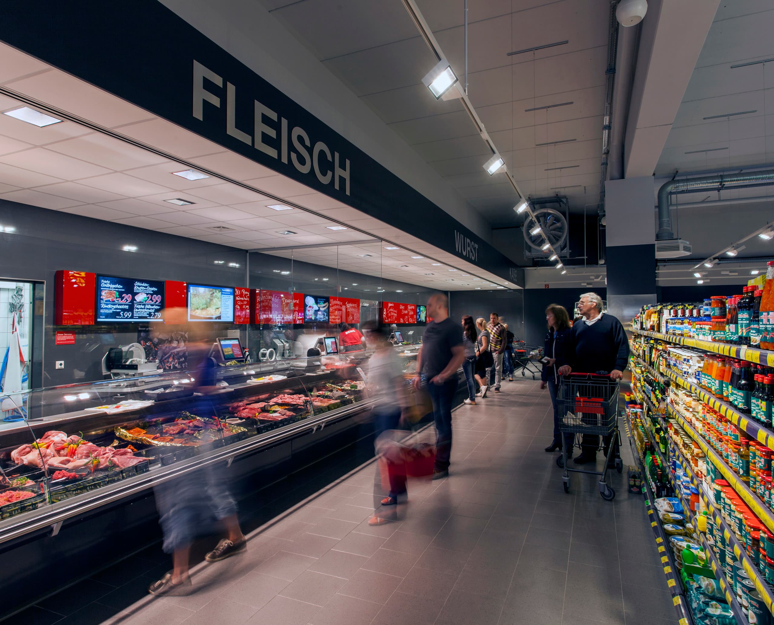 REWE Supermarkt Hohenlimburg mit Opton LED Akzentbeleuchtung für Fleisch und Wurstwaren.