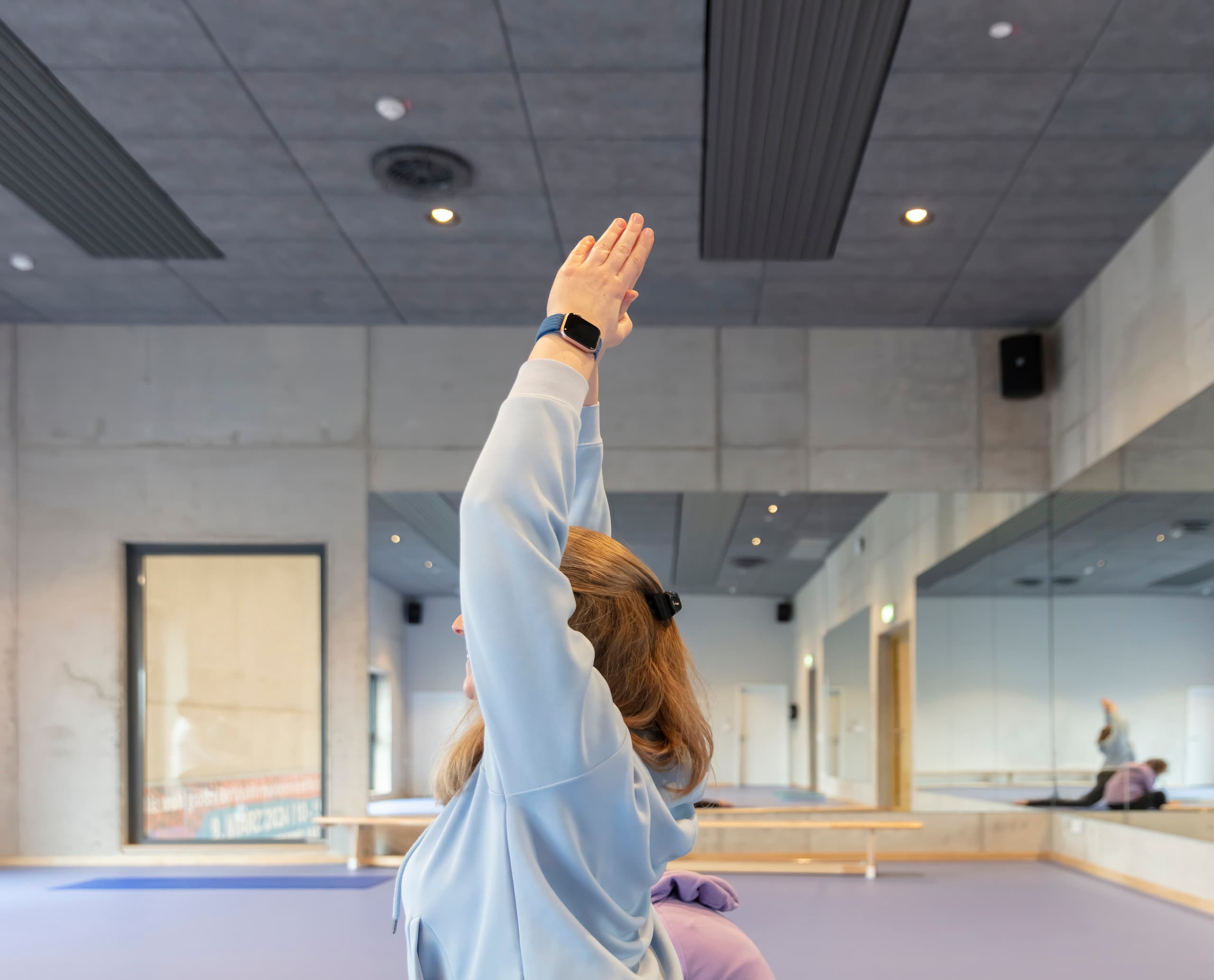ERCO Skim Downlights im Gymnasium Neustadt für gleichmäßige Ausleuchtung beim Sport.