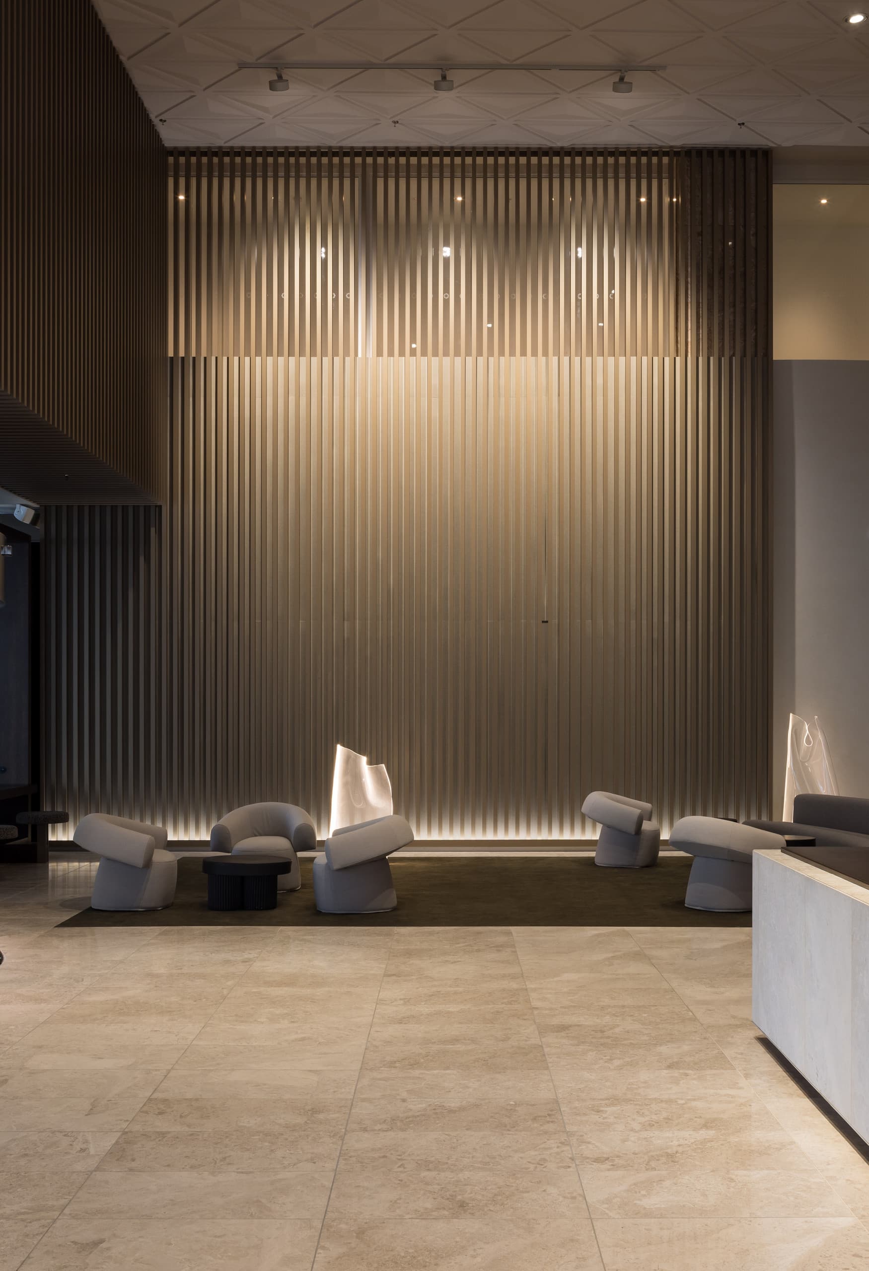 AON Lobby in Auckland mit ERCO LED-Beleuchtung für hohe Wände und Flur-Wallwashing.