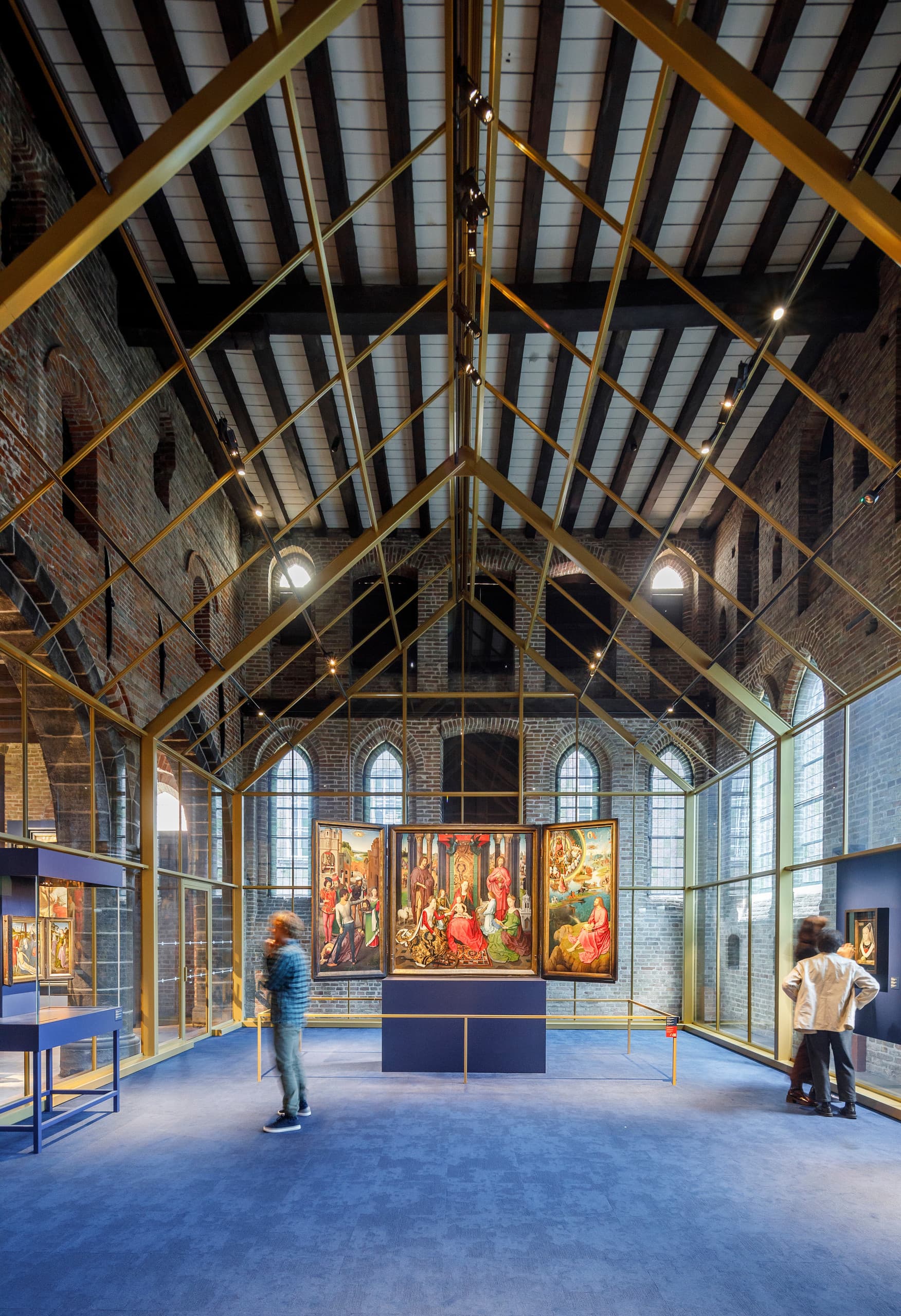 ERCO LED-Beleuchtung im Museum Sint-Janshospitaal, Brügge, für flexible Ausstellungsbeleuchtung.