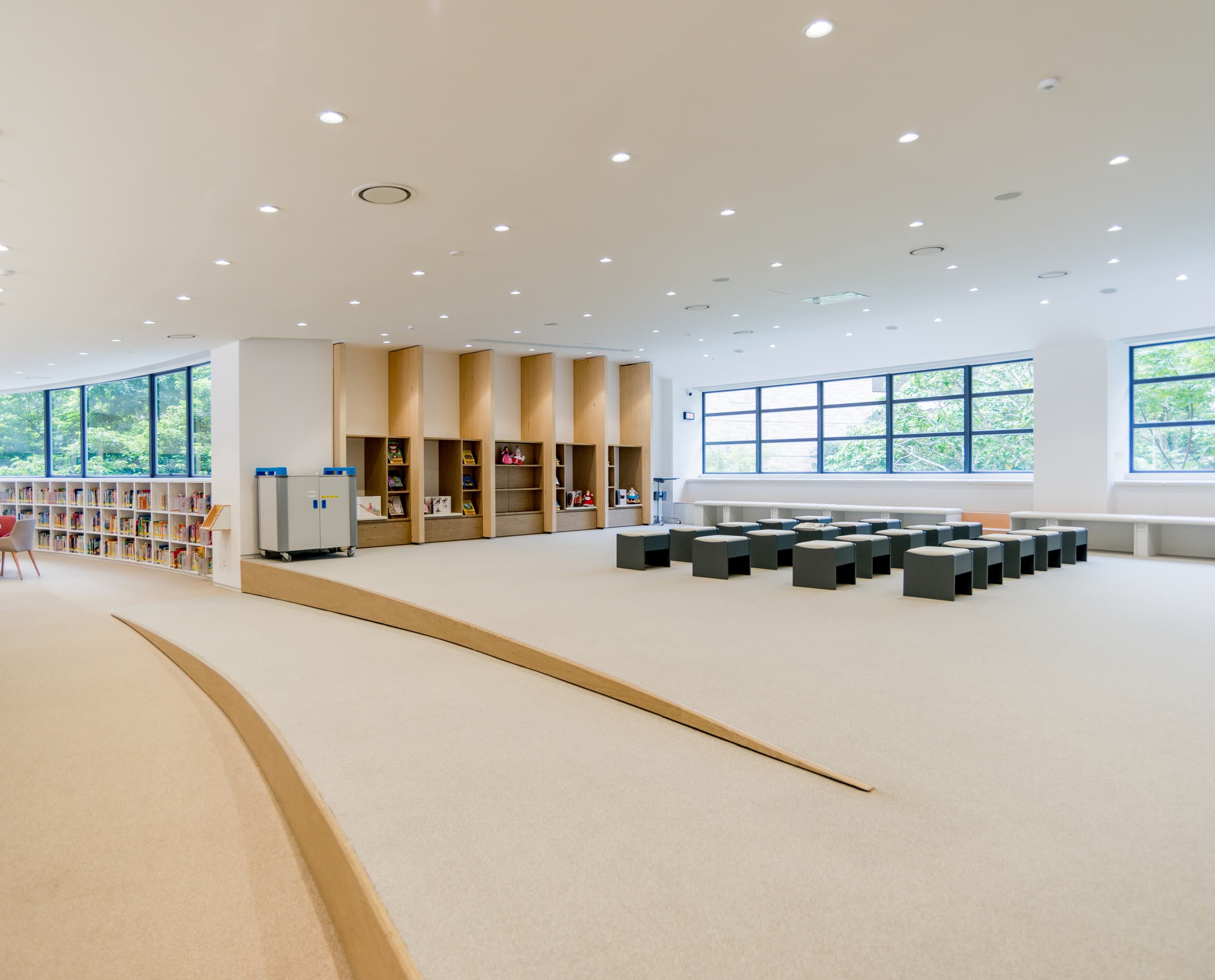 ISF Academy Bibliothek, Hong Kong: ERCO Skim Downlights für hohe visuellen Komfort und Energieeffizienz.