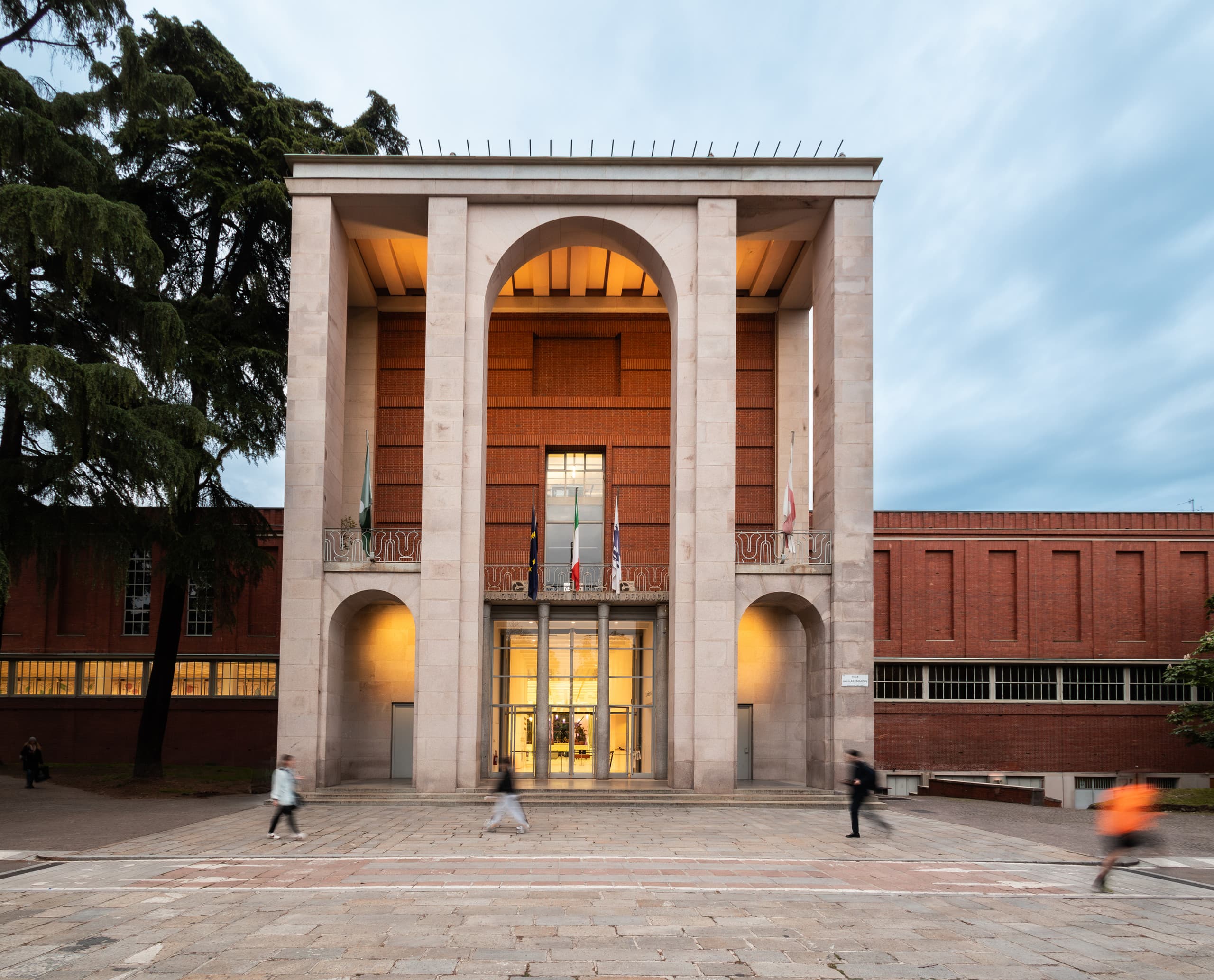Triennale Museum Mailand: Rationalistische Architektur mit flexibler ERCO LED-Beleuchtung.
