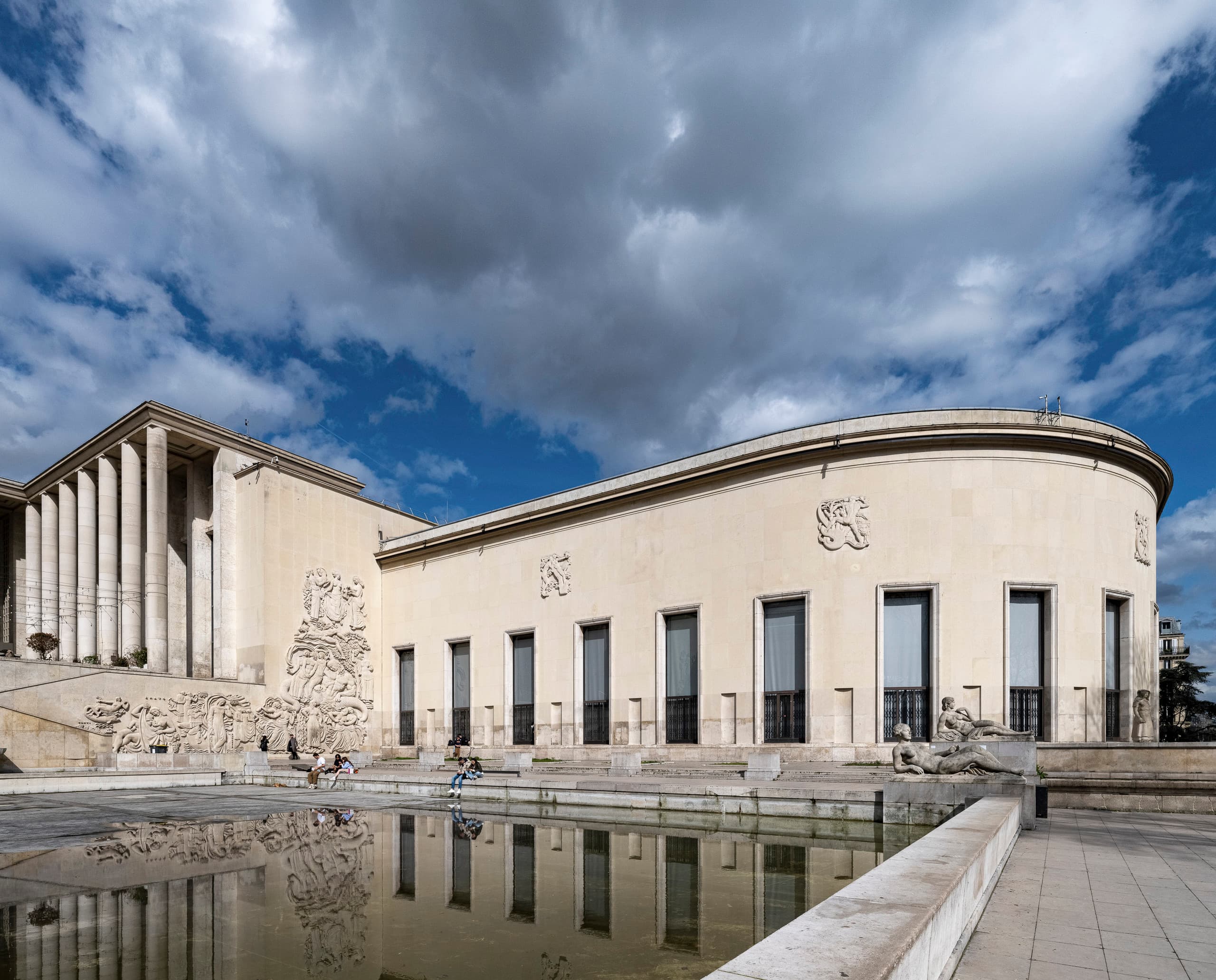 Musée d'Art Moderne, Salle Dufy, Paris, mit ERCO LED-Wallwashing für das Gemälde 'La Fée Electricité'.