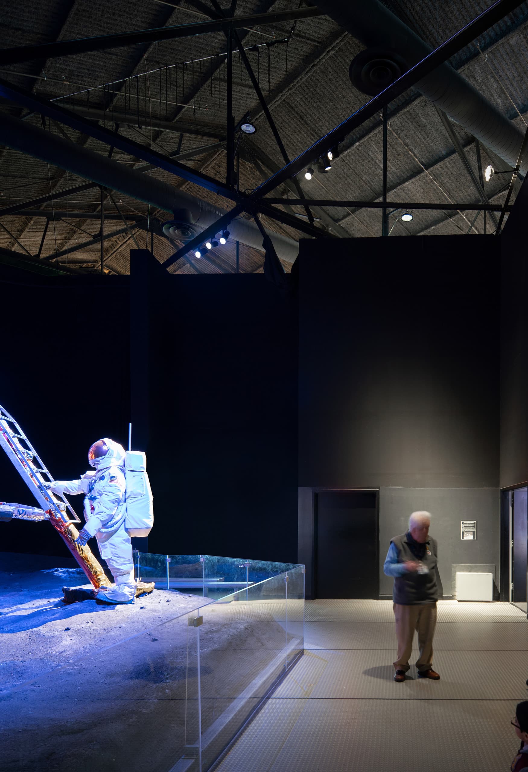 Apollo Lunar Module im Cradle of Aviation Museum, beleuchtet mit ERCO LED-Strahlern.