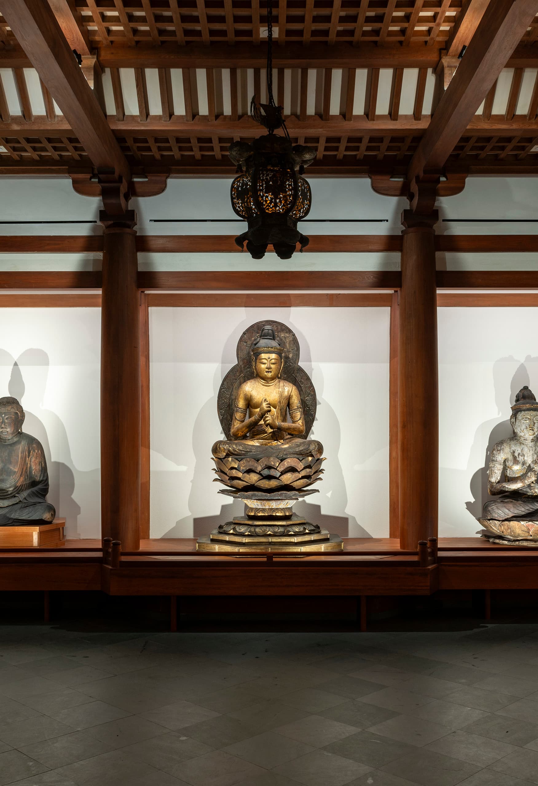 Beleuchtete Buddha-Statue im Museum of Fine Arts, Boston, mit ERCO Eclipse 48V für konservatorische Beleuchtung.