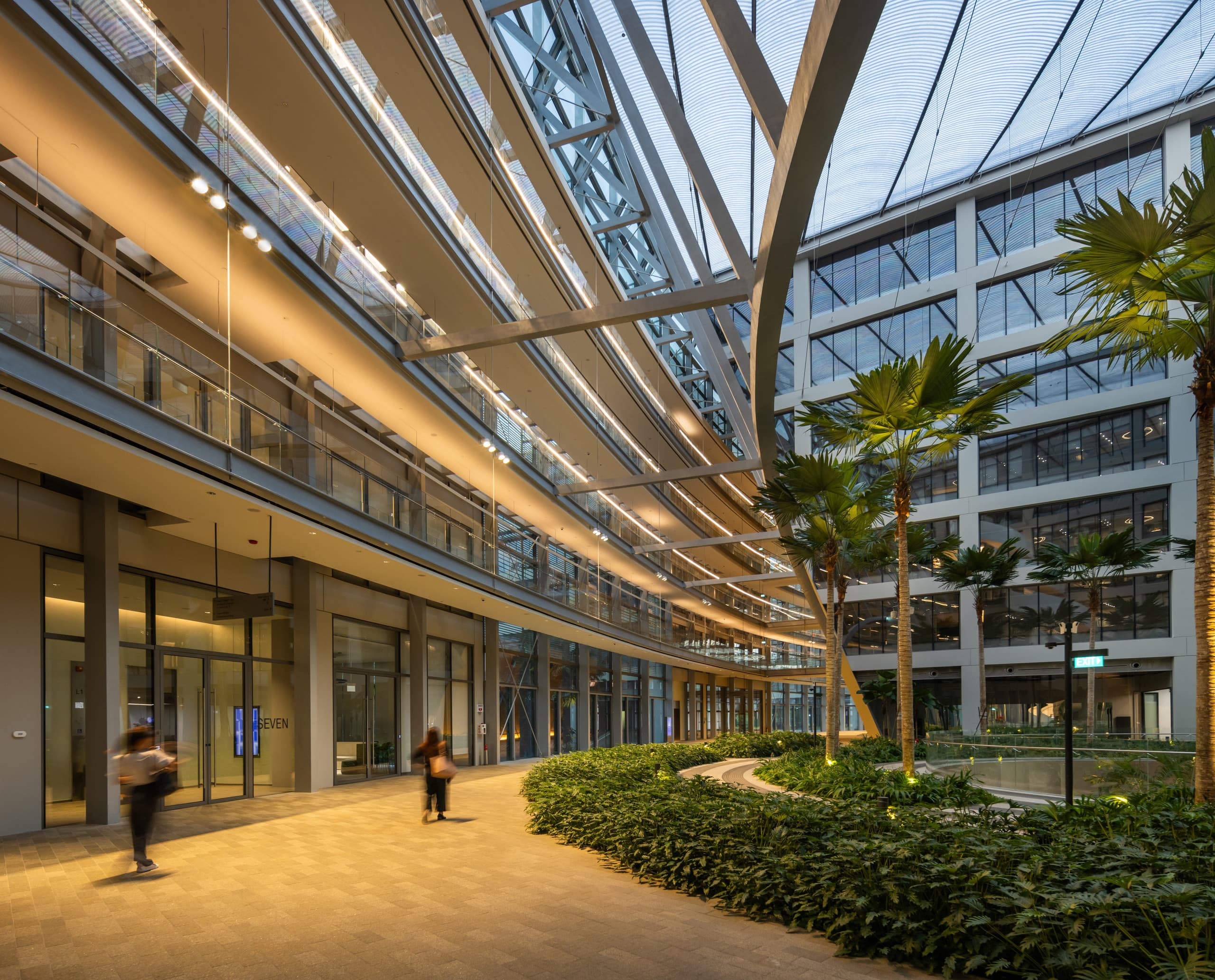 ERCO LED-Beleuchtung im Surbana Jurong Campus, Singapur, für Büros und Gärten.