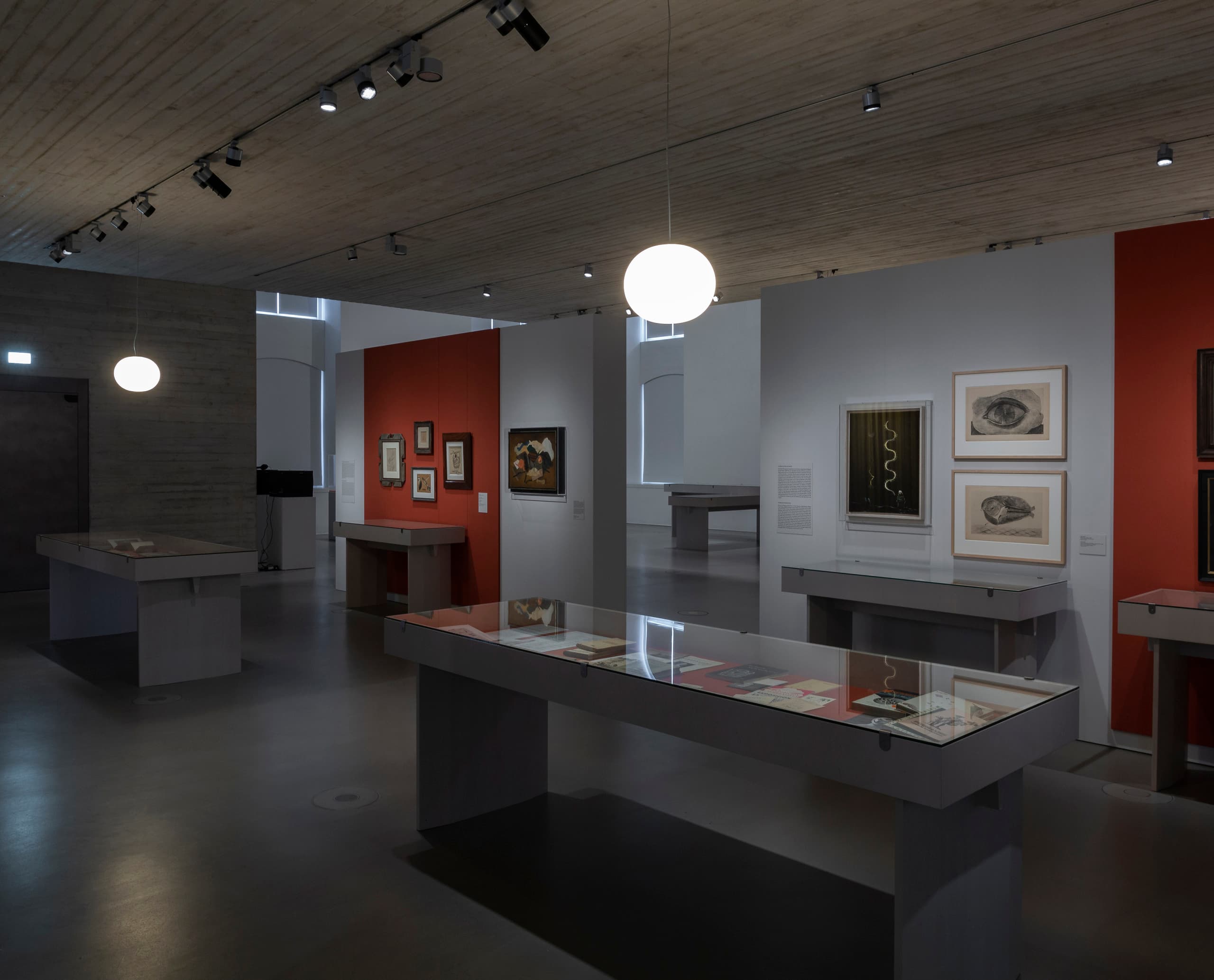 ERCO LED-Beleuchtung im Blockhaus Dresden, flexible Ausstellung und Architekturbeleuchtung für das Avantgarde-Archiv.