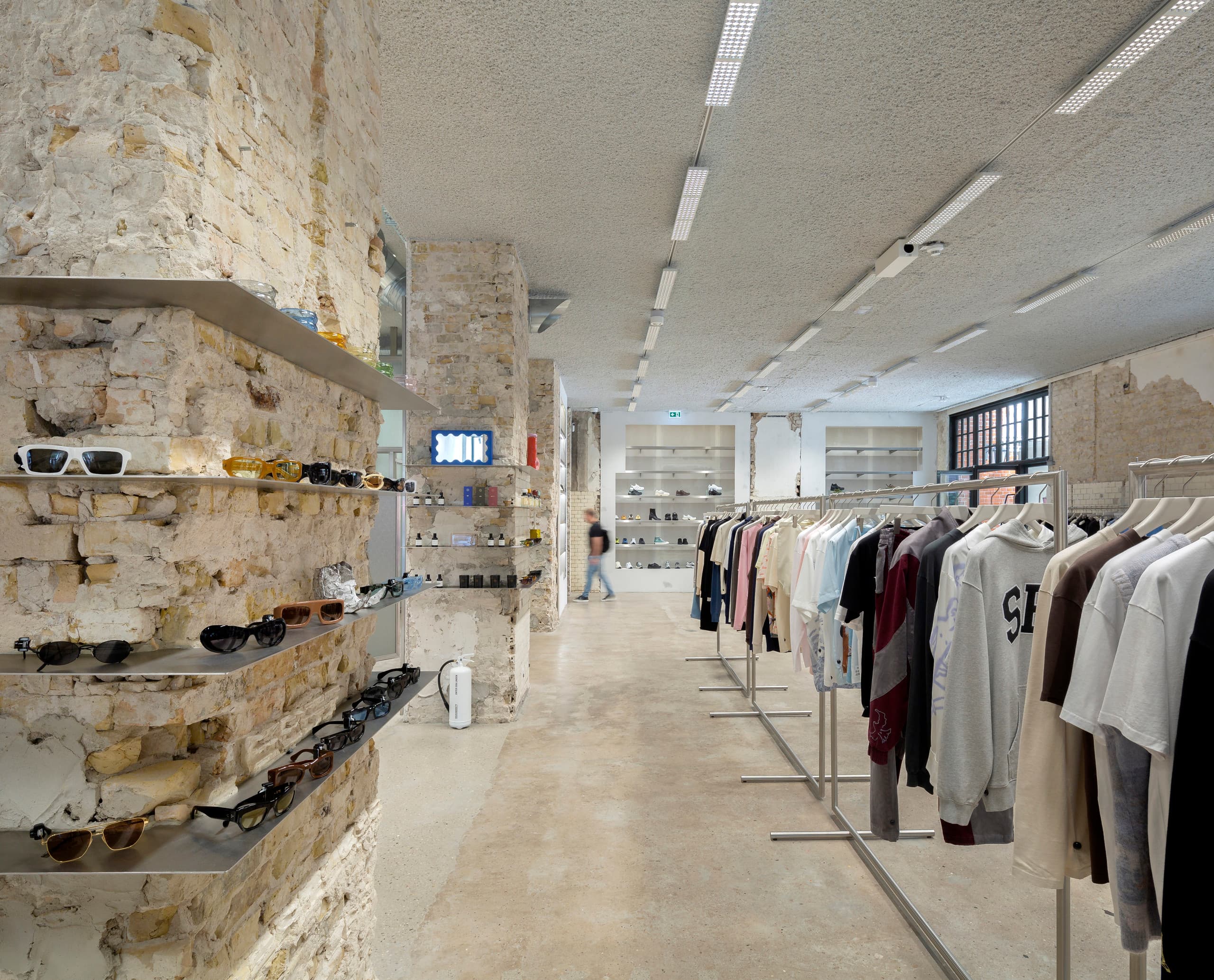 Highsnobiety Store Berlin: Jilly LED Downlights für flexible Shopbeleuchtung und hohe Lichtqualität.