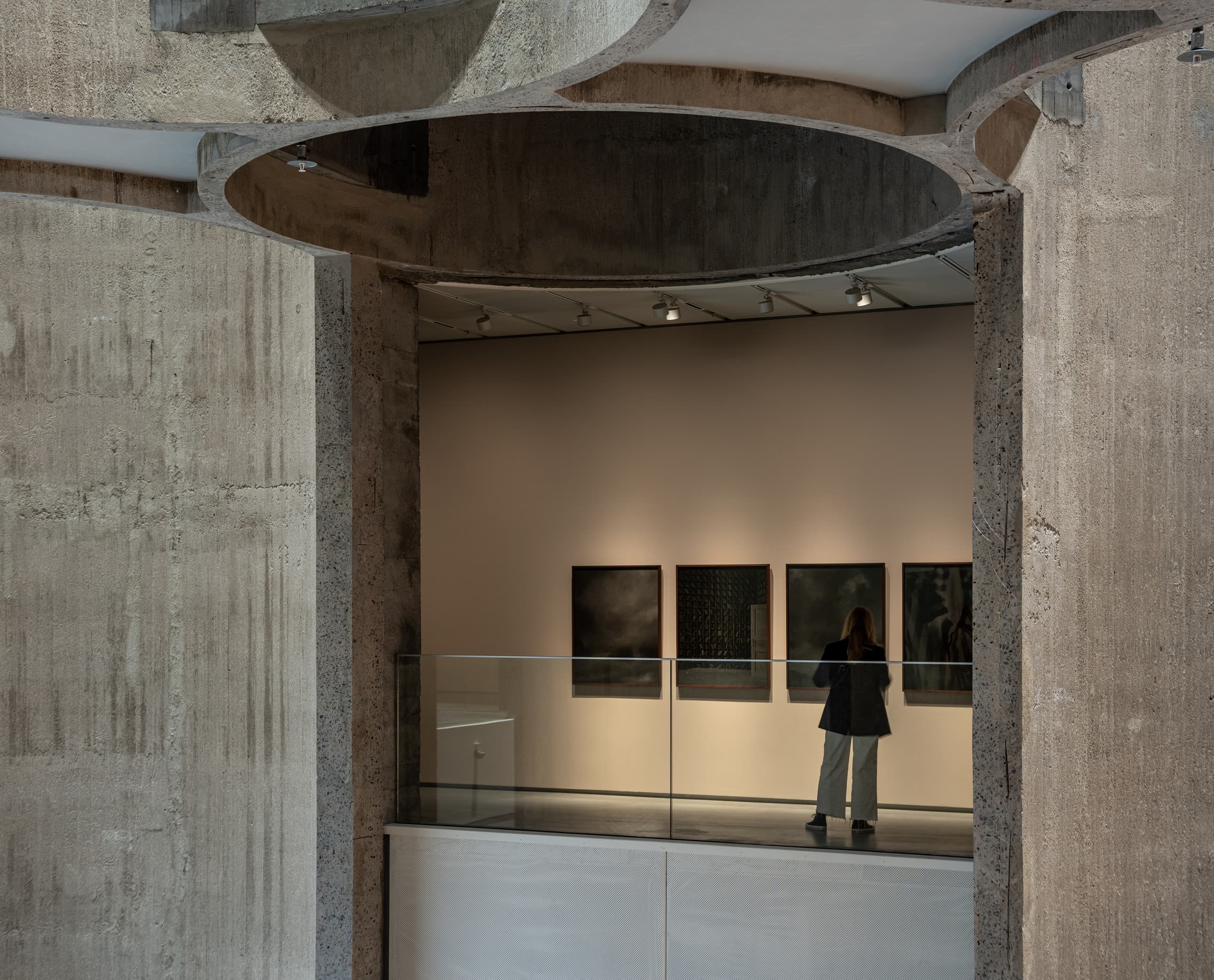 Kunstsilo Kristiansand: ERCO Strahler beleuchten Kunstwerke in ehemaligem Getreidespeicher.