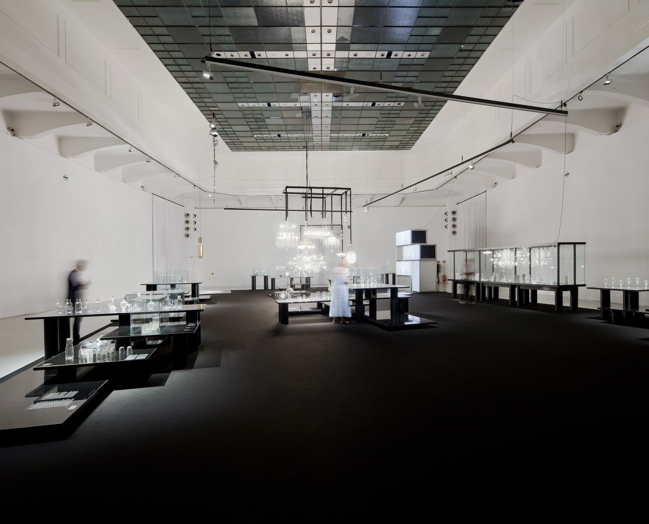 MAK Museum, Wien, mit ERCO LED-Beleuchtung für präzise Ausstellungsbeleuchtung in hohen Räumen.